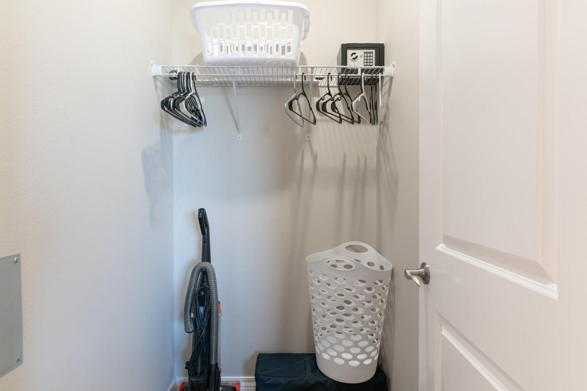 Near 76 Strip And Sdc - King Beds - Outdoor Pool - Free Attraction Tickets - V3301-6 Apartment *