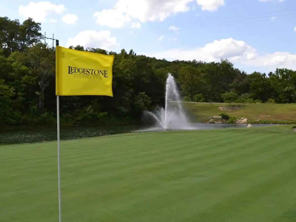 Golf On Site - Walk-in Shower - Jetted Tub - Free Attraction Tickets Included Holiday home *