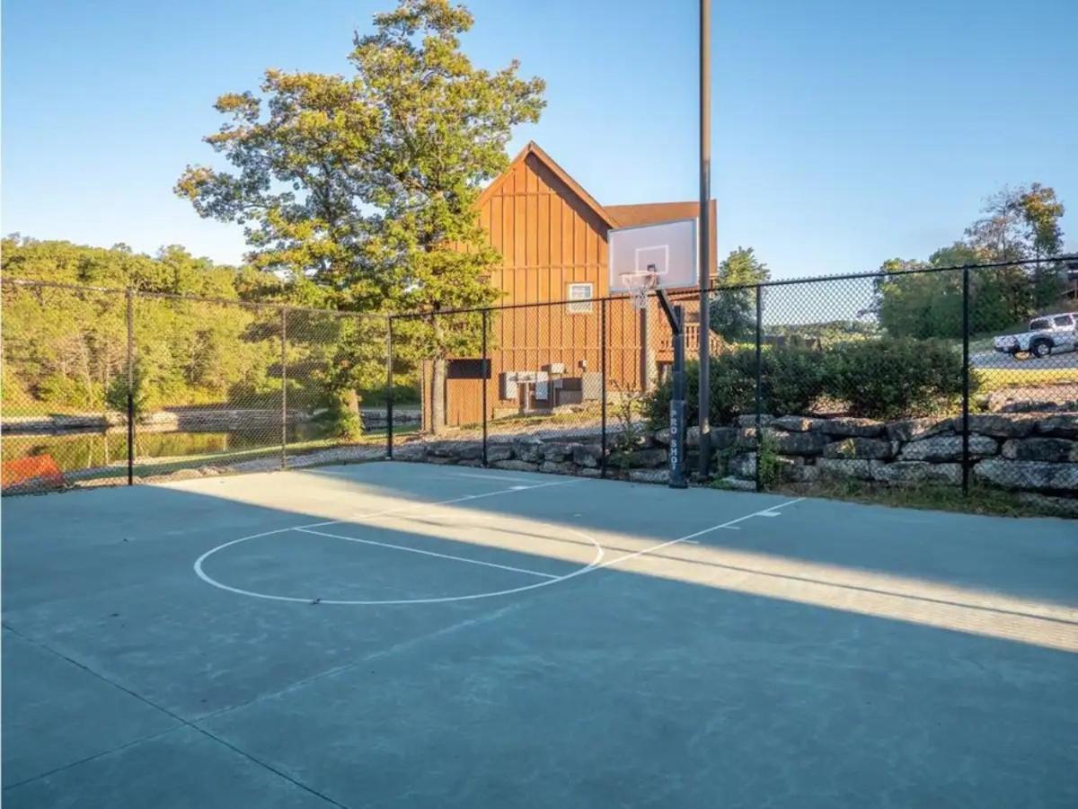 Golf On Site - Walk-in Shower - Jetted Tub - Free Attraction Tickets Included Holiday home Branson