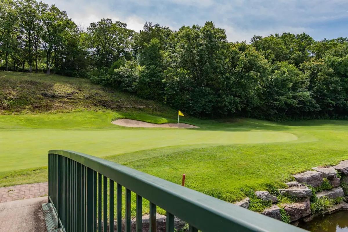 Golf On Site - Walk-in Shower - Jetted Tub - Free Attraction Tickets Included Branson