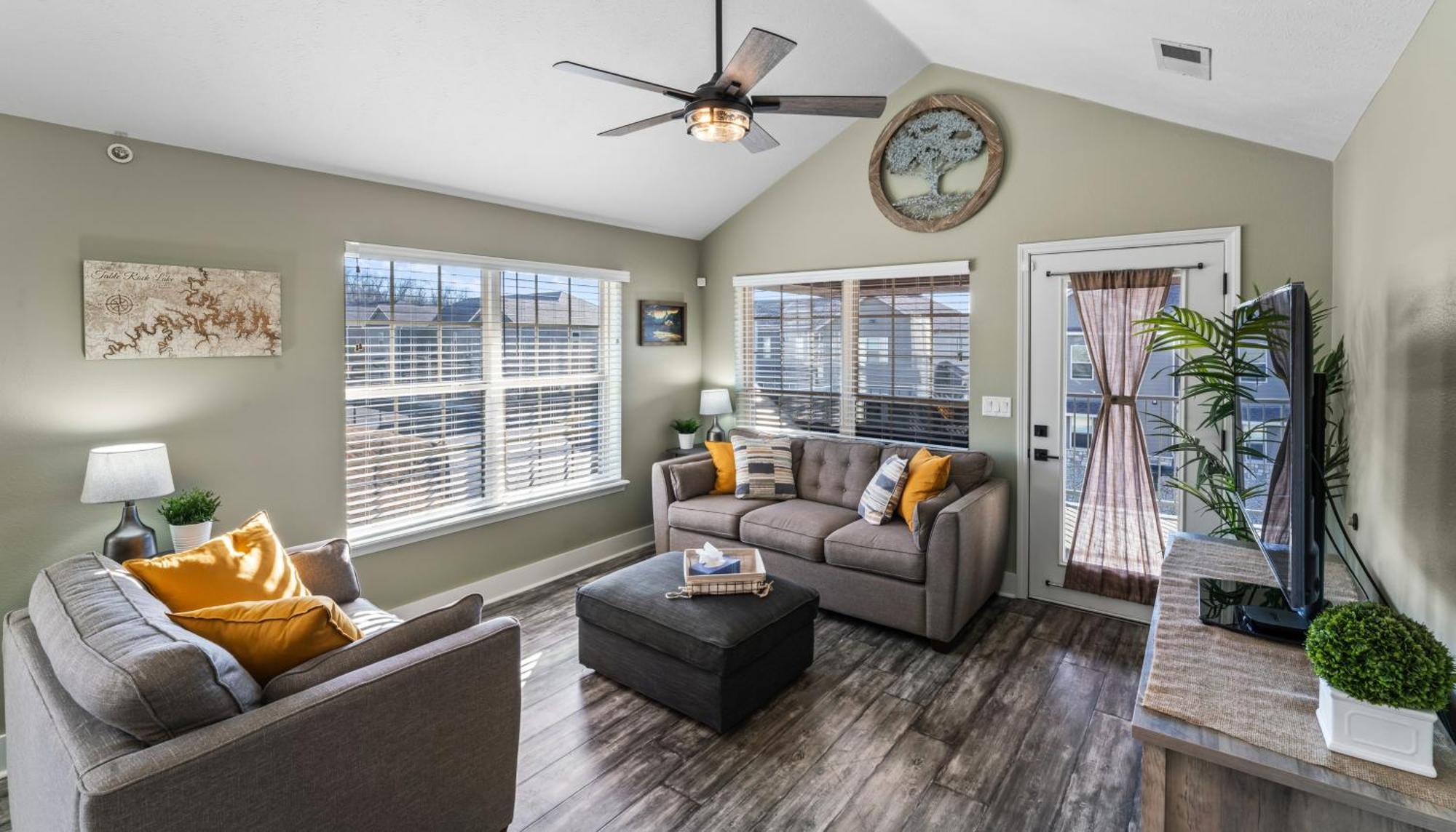 Golf On Site - Walk-in Shower - Jetted Tub - Free Attraction Tickets Included *