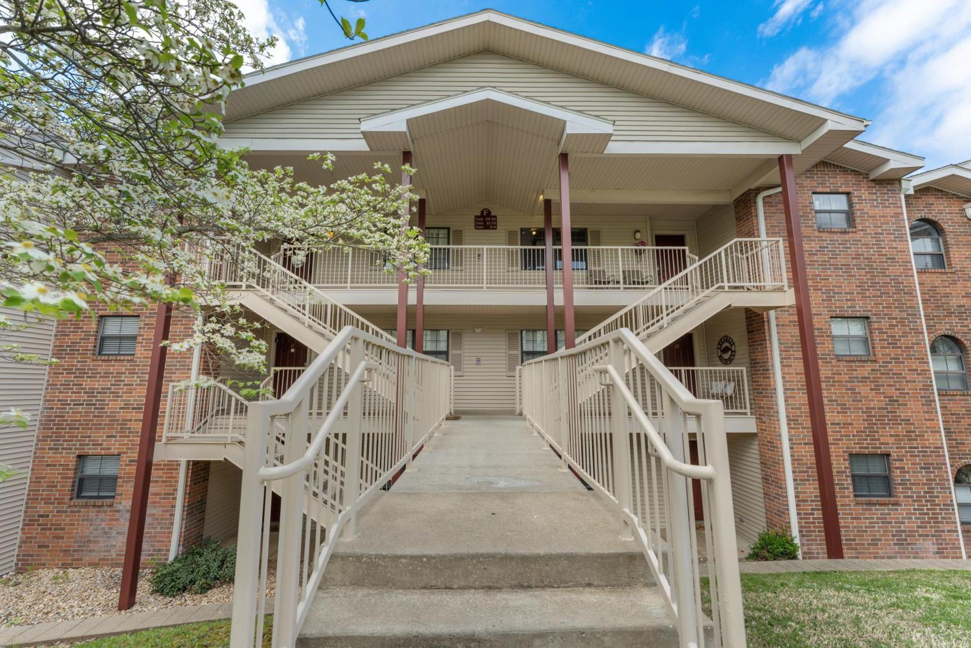 Free Silver Dollar & Other Attraction Tickets! Spacious, Great Location, Indoor & Outdoor Pools Apartment Branson