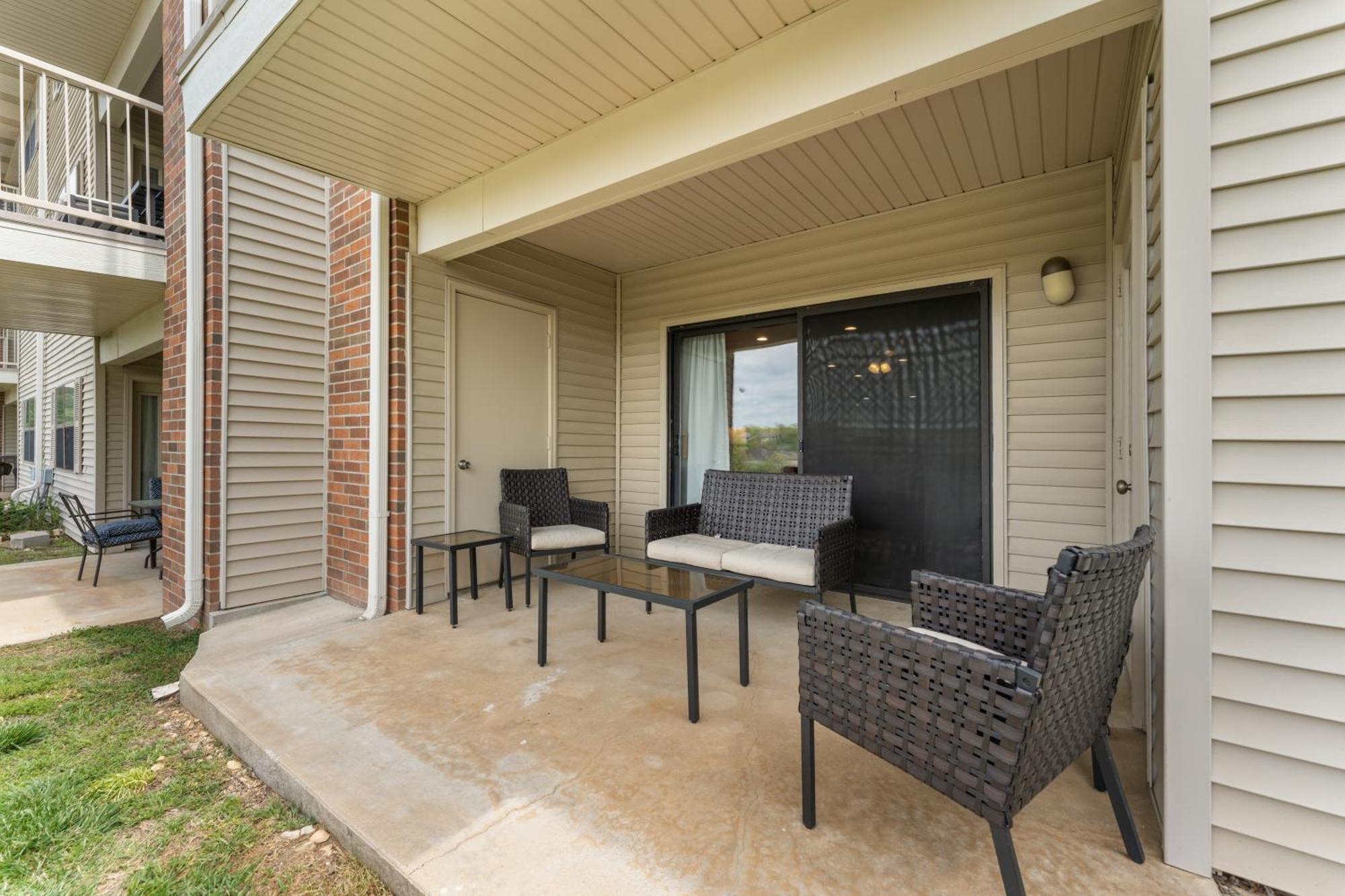Free Silver Dollar & Other Attraction Tickets! Spacious, Great Location, Indoor & Outdoor Pools Apartment *