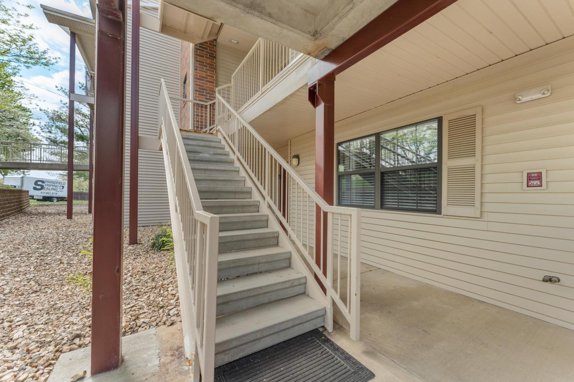 Free Silver Dollar & Other Attraction Tickets! Spacious, Great Location, Indoor & Outdoor Pools Apartment