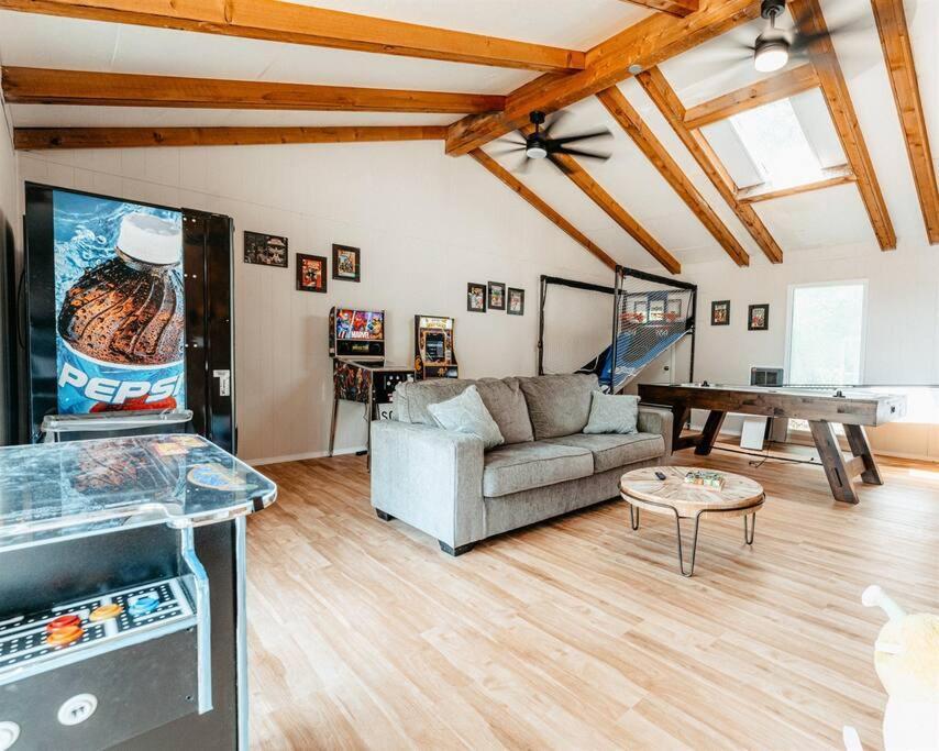Chalet Tribesman #1 On Table Rock By Silver Dollar *