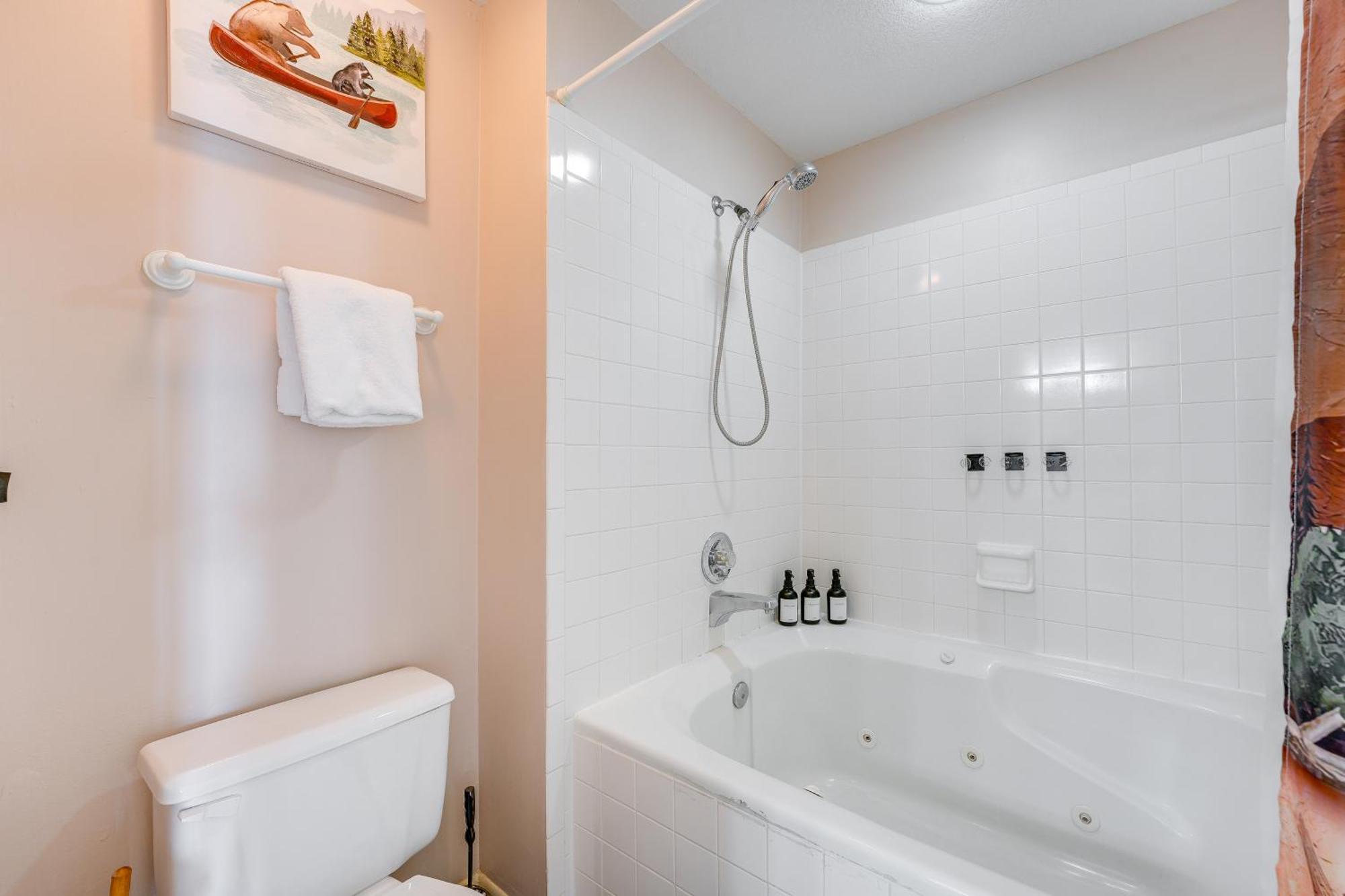 Apartment Lovely On-site Golf And Fishing *
