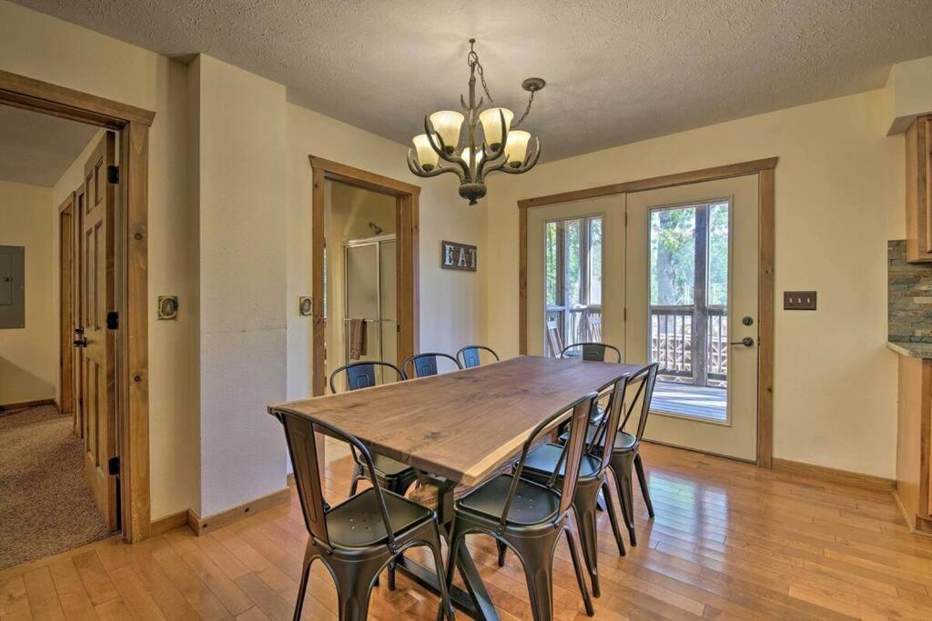 Cozy 'rustic River Lodge' Near Sdc With Pools! * Branson