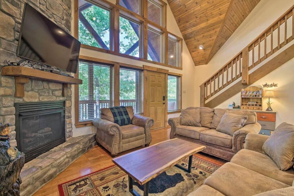 Holiday home Cozy 'rustic River Lodge' Near Sdc With Pools! Branson