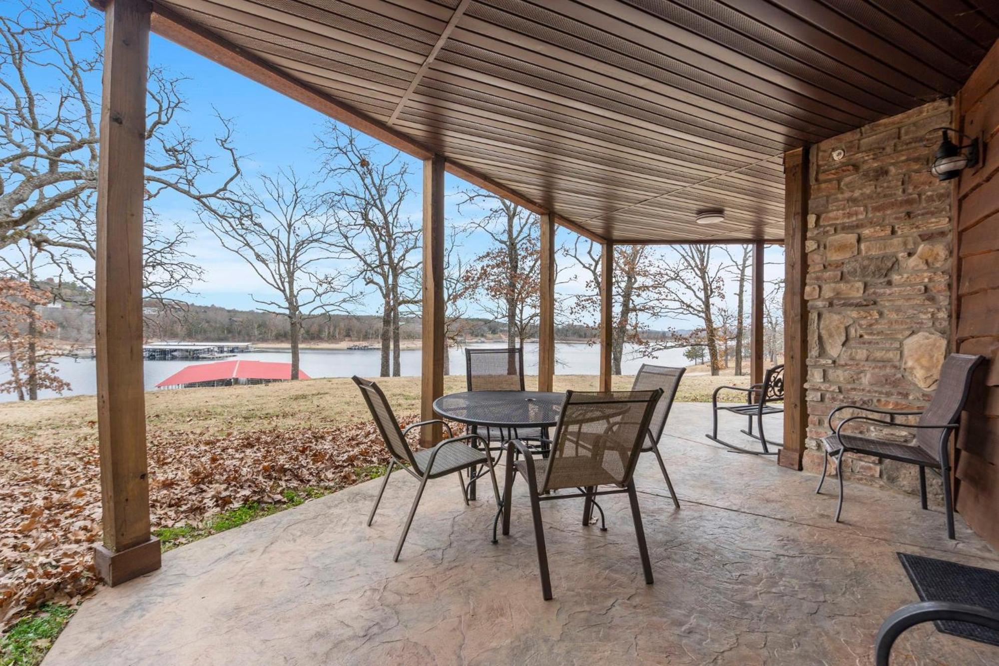Fishinn Impossible - Lakefront Branson