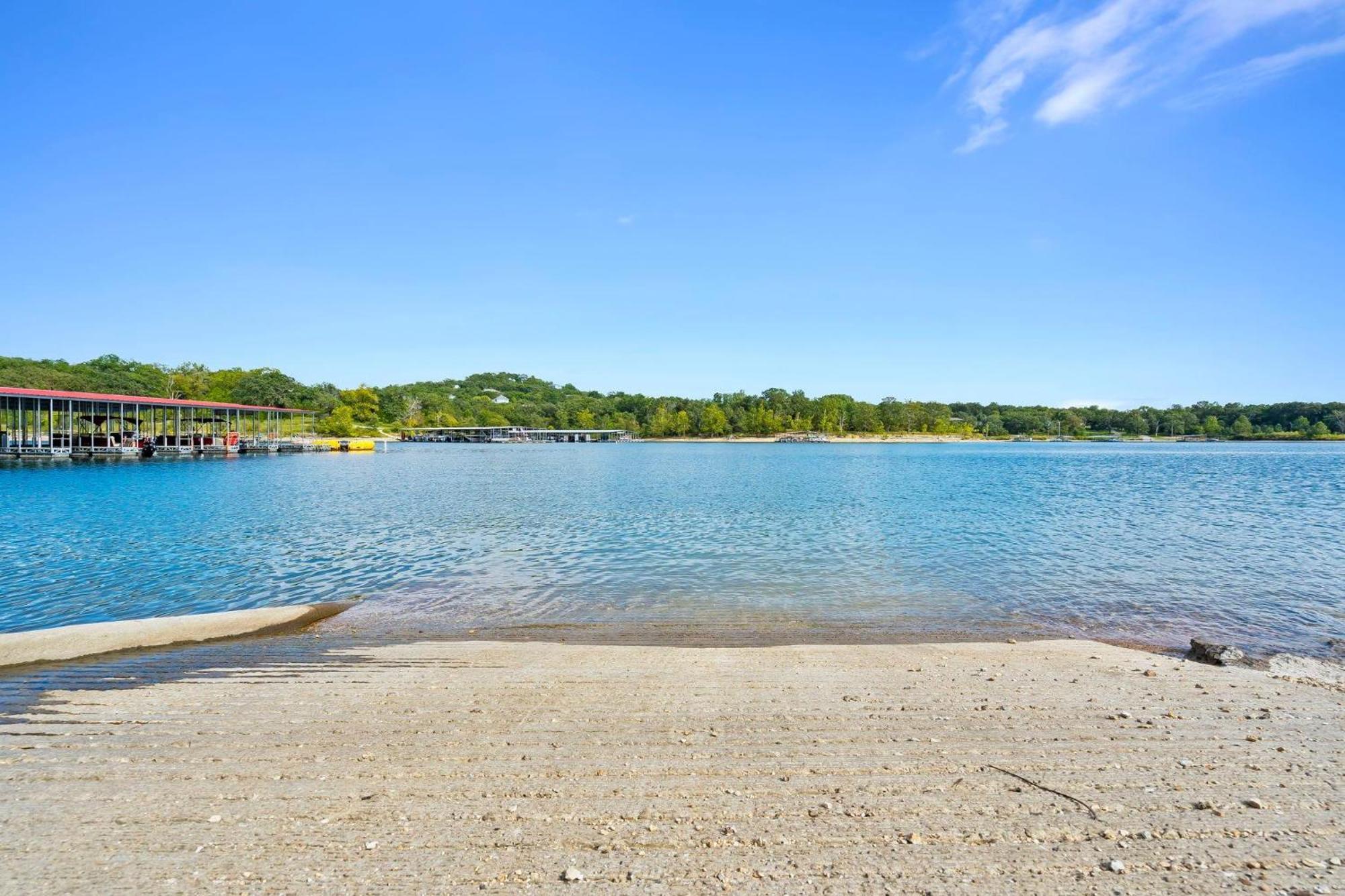 Happiness Within - Lakefront Holiday home *