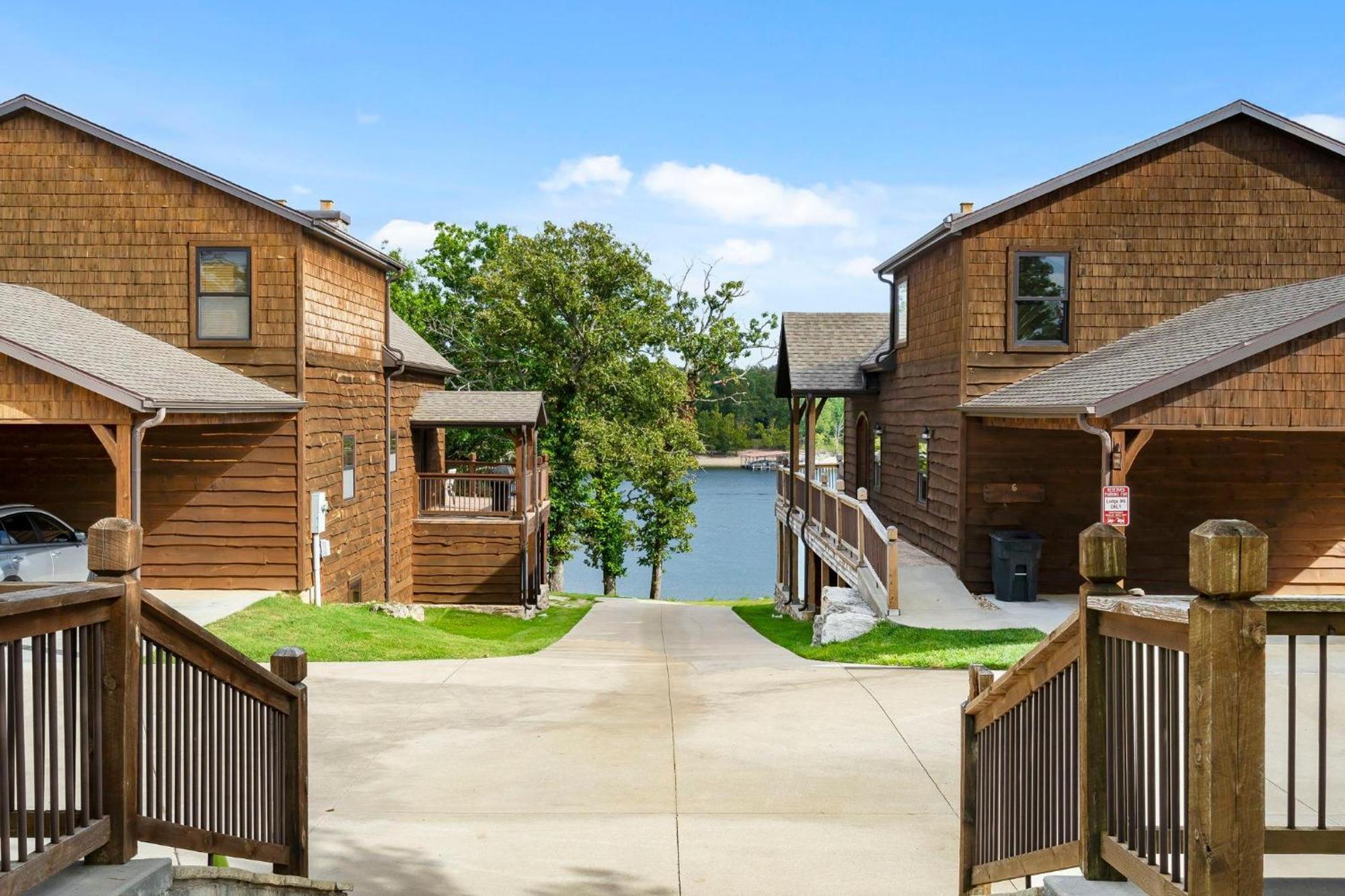 Happiness Within - Lakefront * Branson