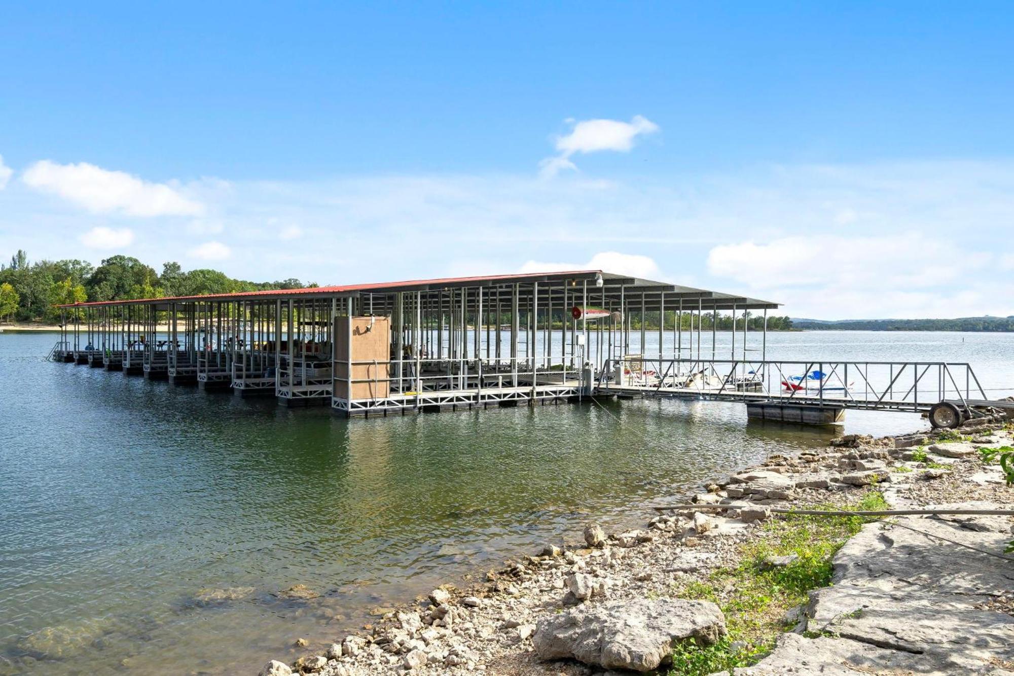 Happiness Within - Lakefront Holiday home *