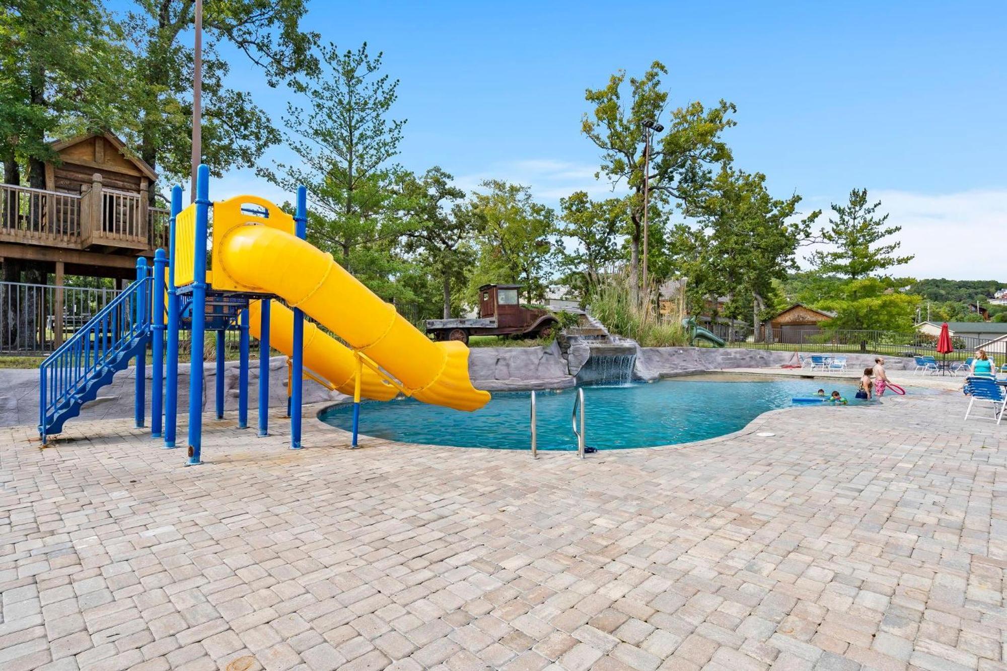 Happiness Within - Lakefront Holiday home