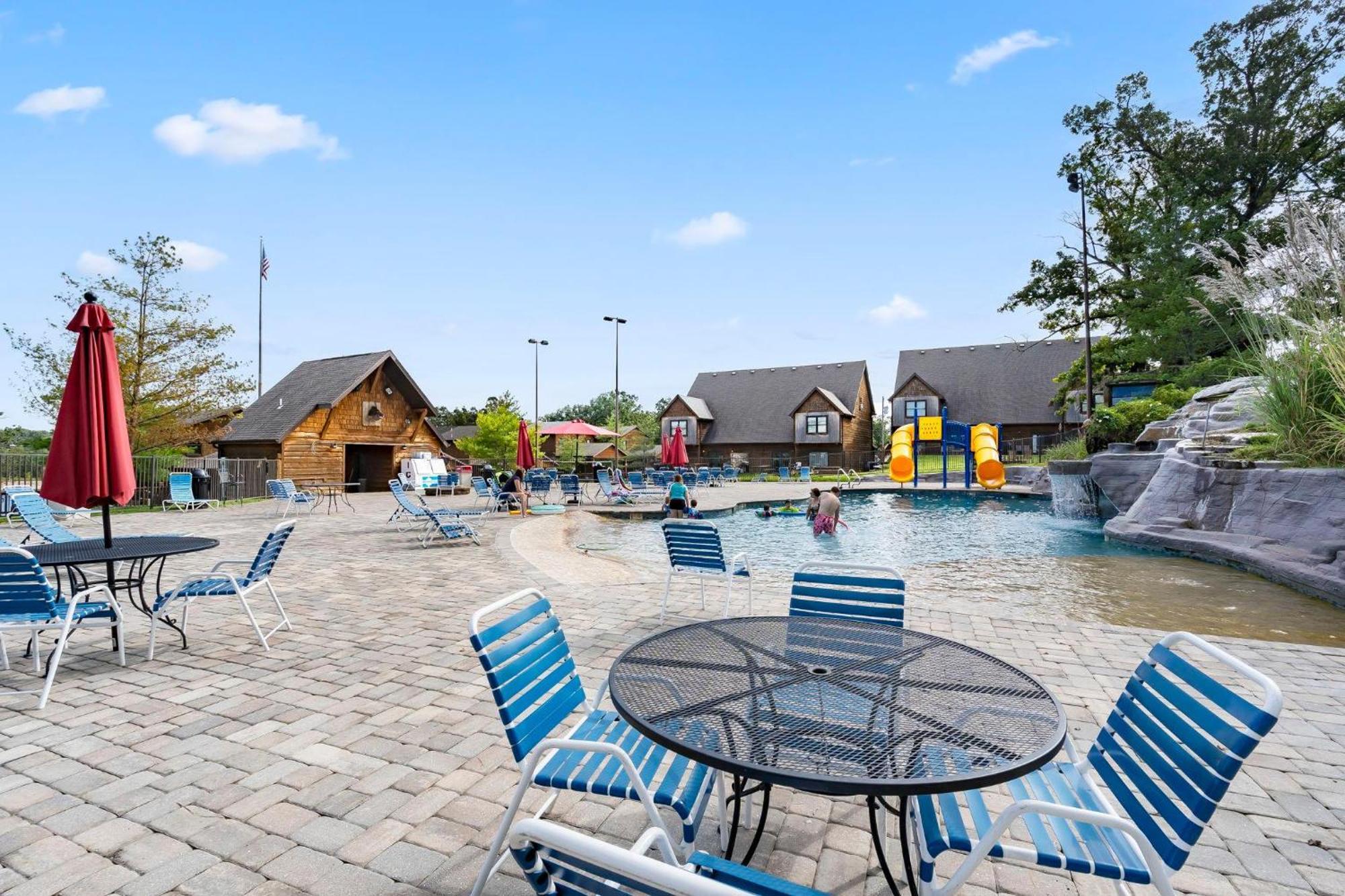 Happiness Within - Lakefront Holiday home