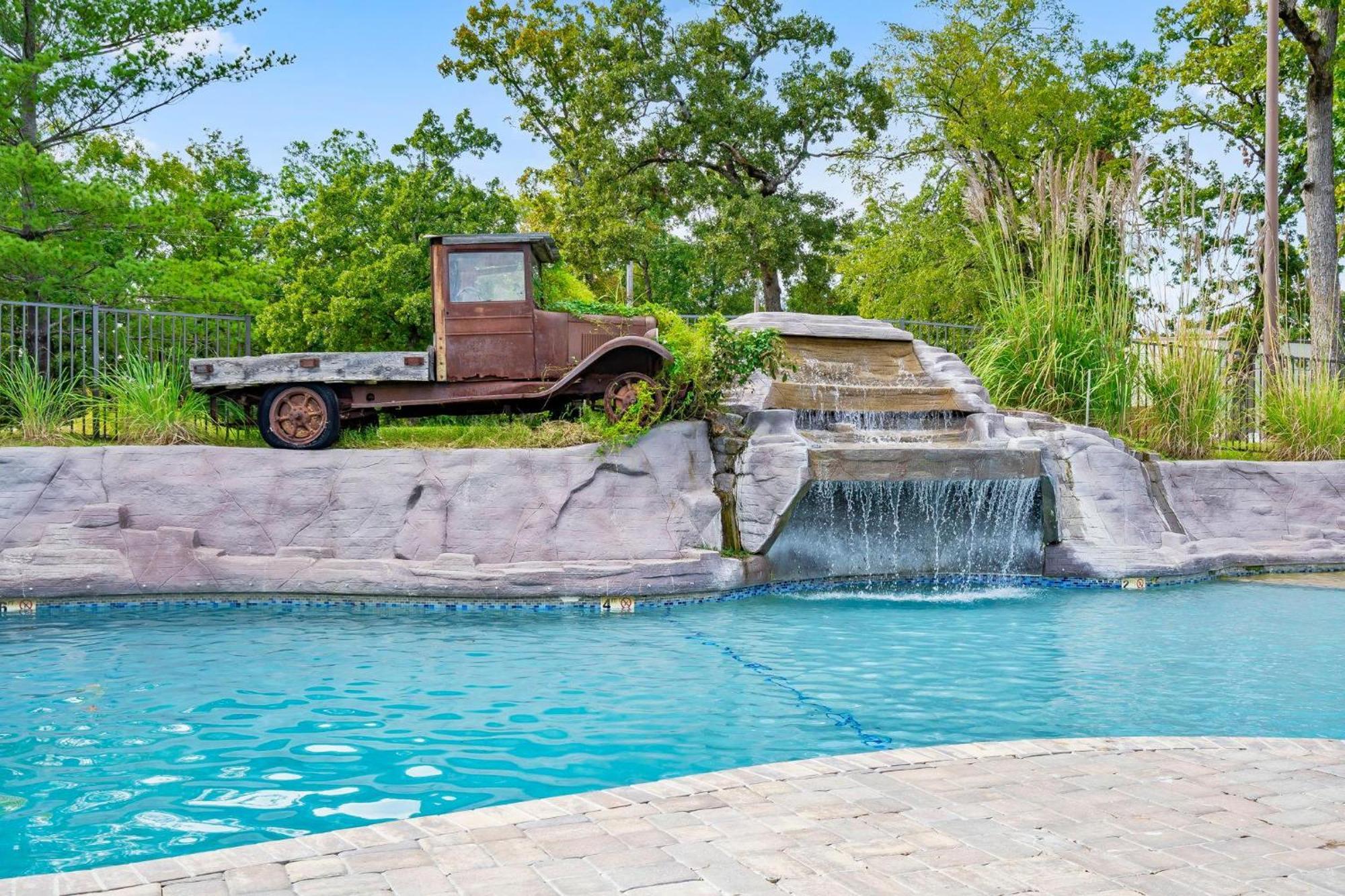 Happiness Within - Lakefront * Branson