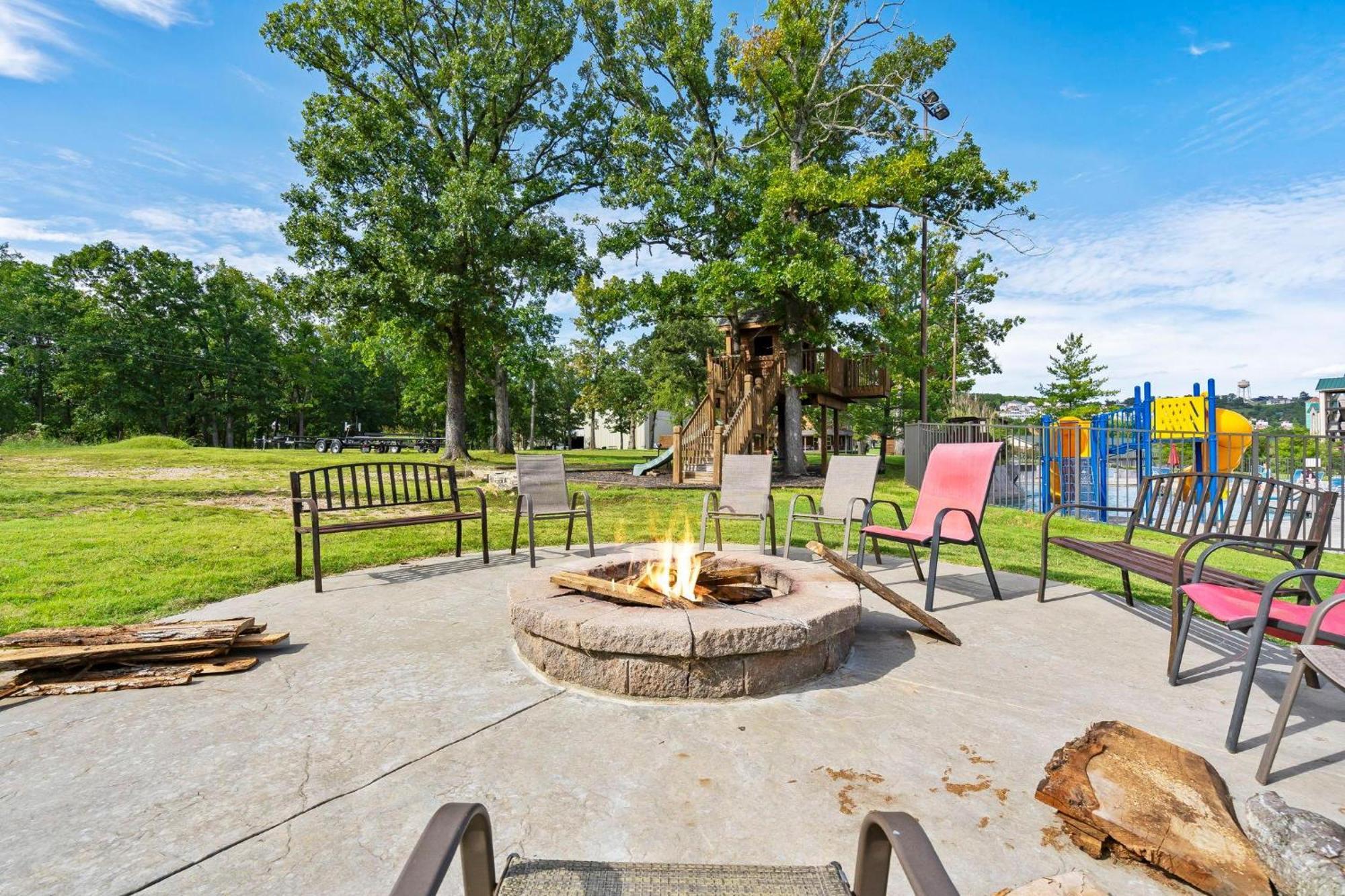 Holiday home Happiness Within - Lakefront Branson