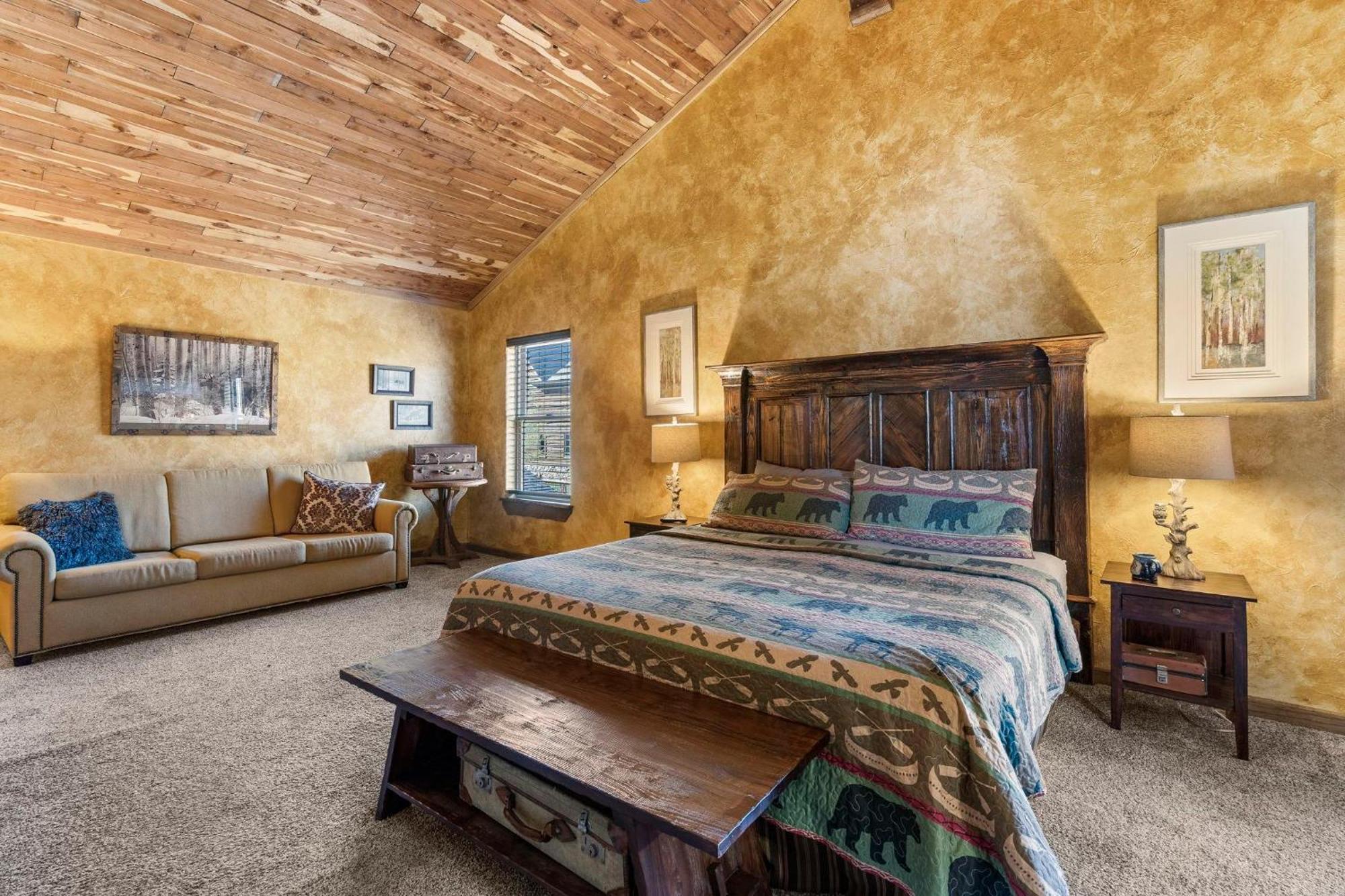 Happiness Within - Lakefront Holiday home