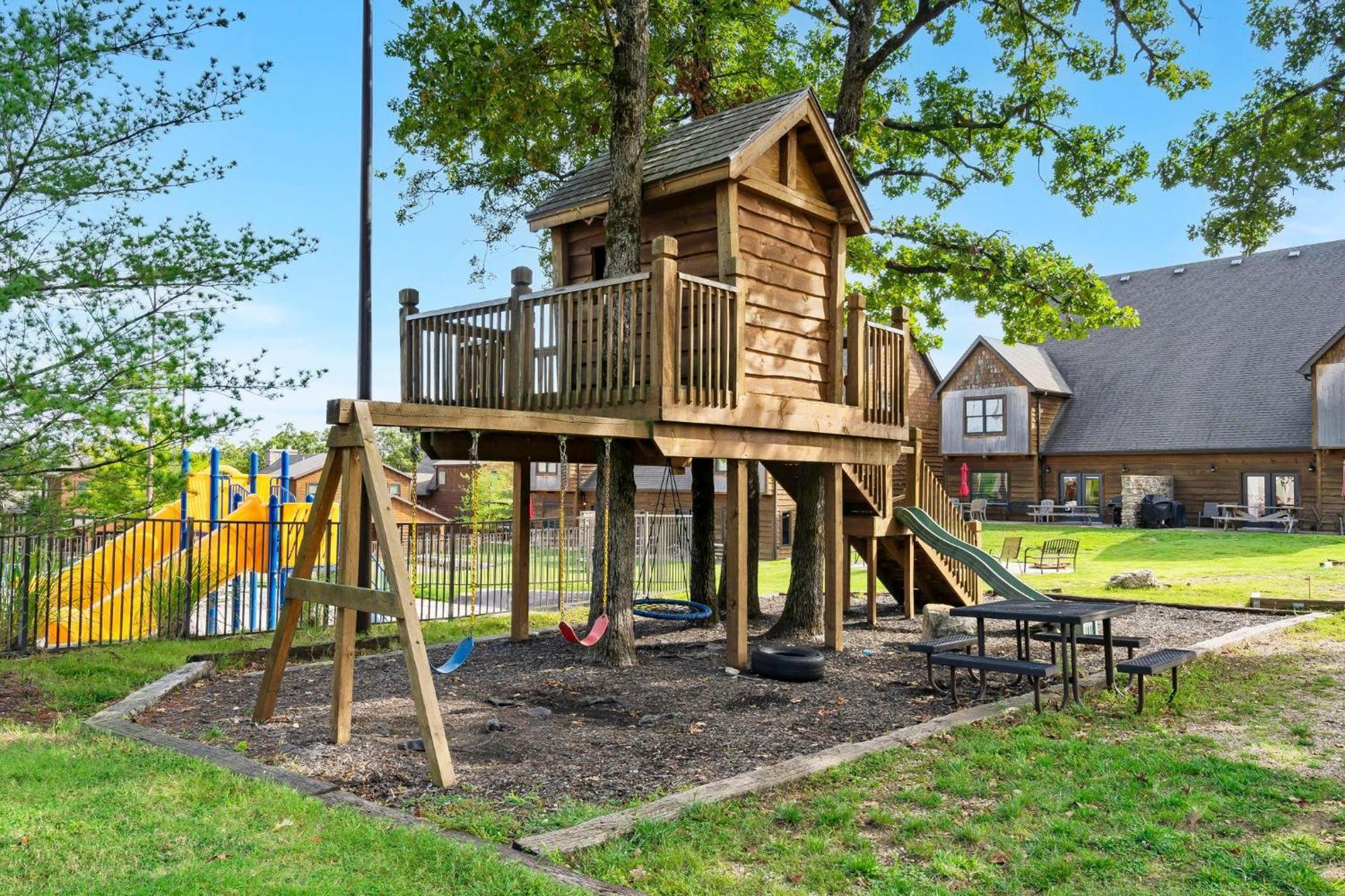 Happiness Within - Lakefront Holiday home