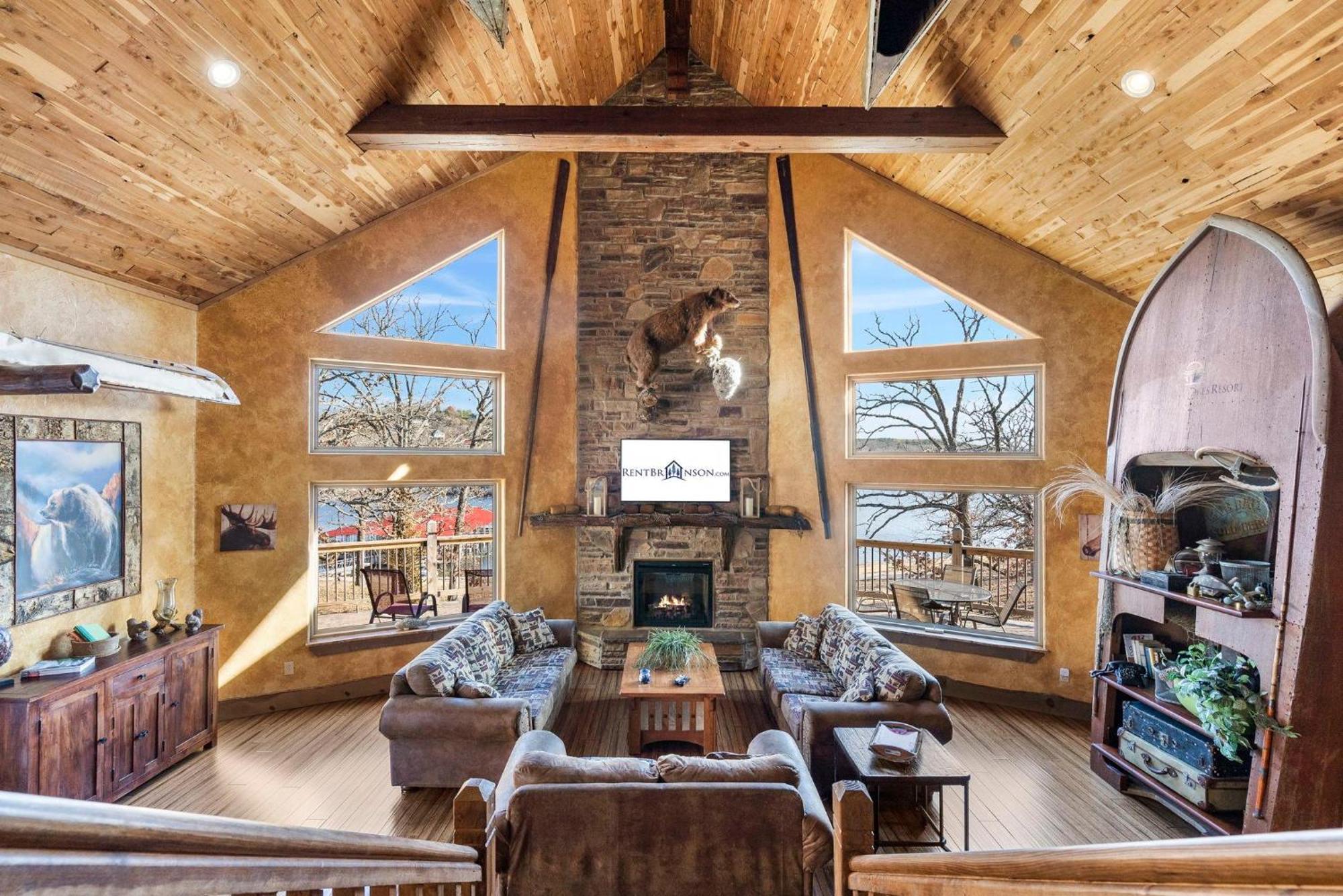 Happiness Within - Lakefront Holiday home Branson