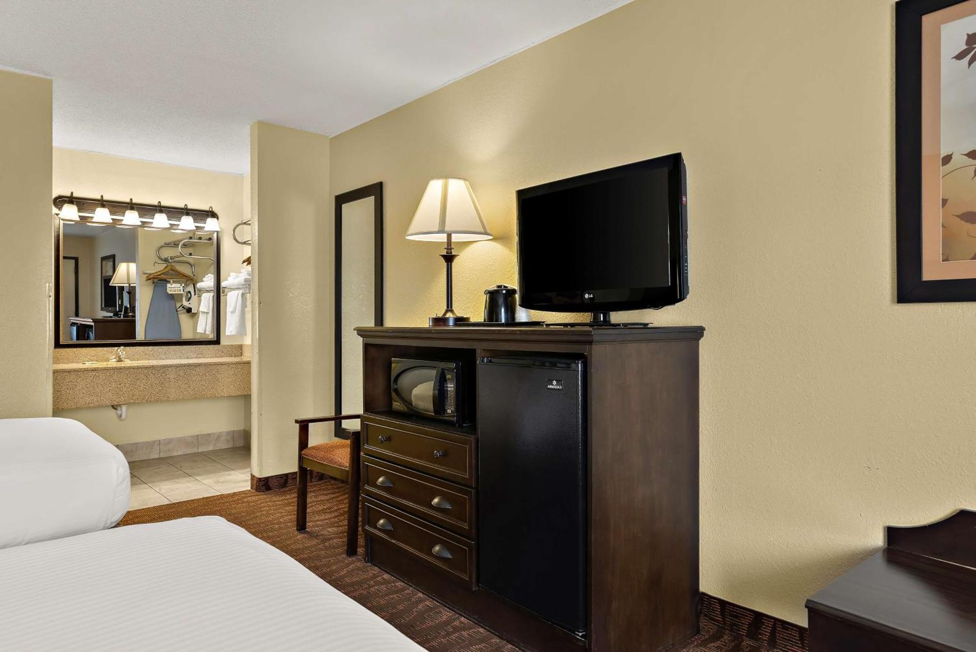 Western Center Pointe Hotel 3*