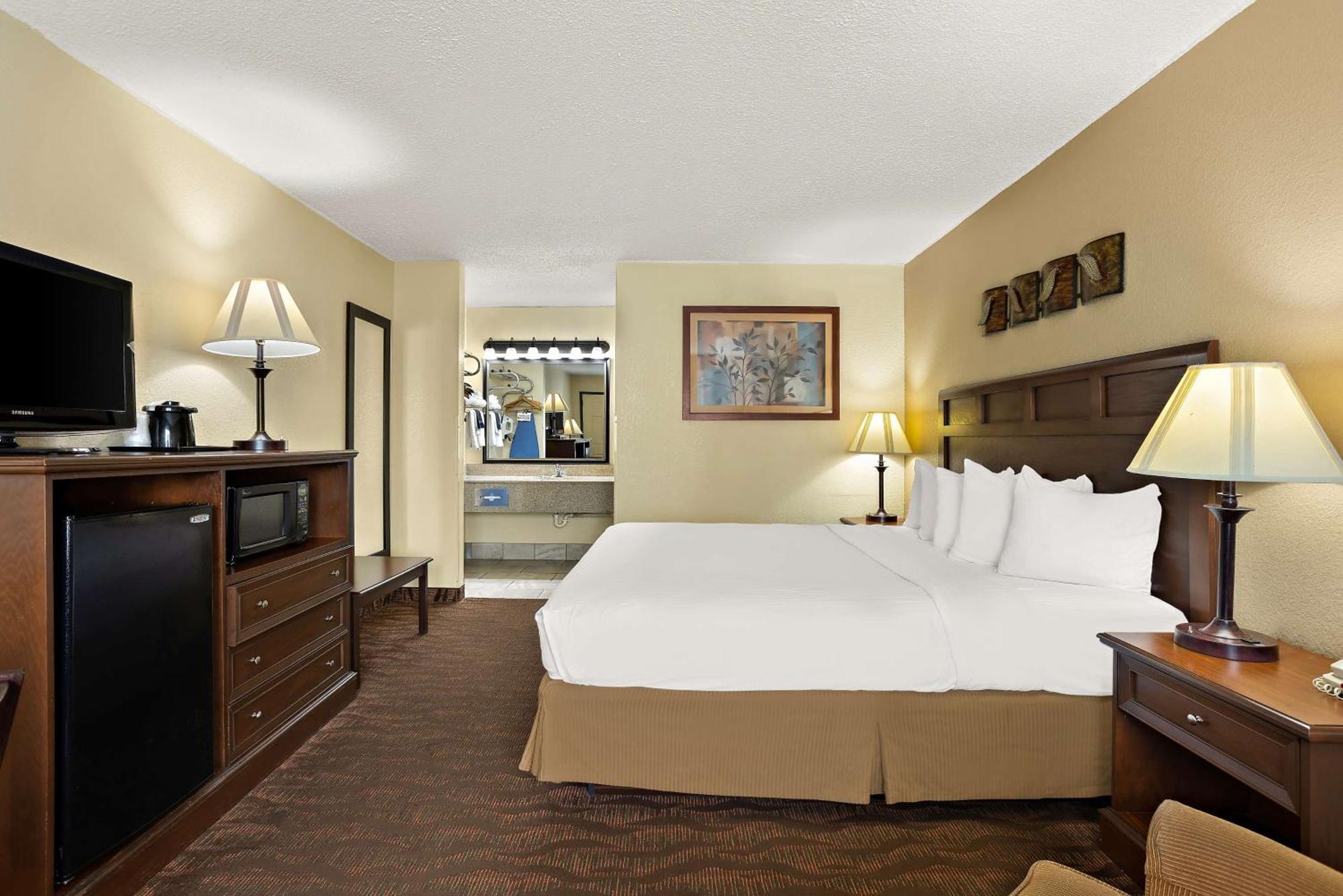 Western Center Pointe Hotel