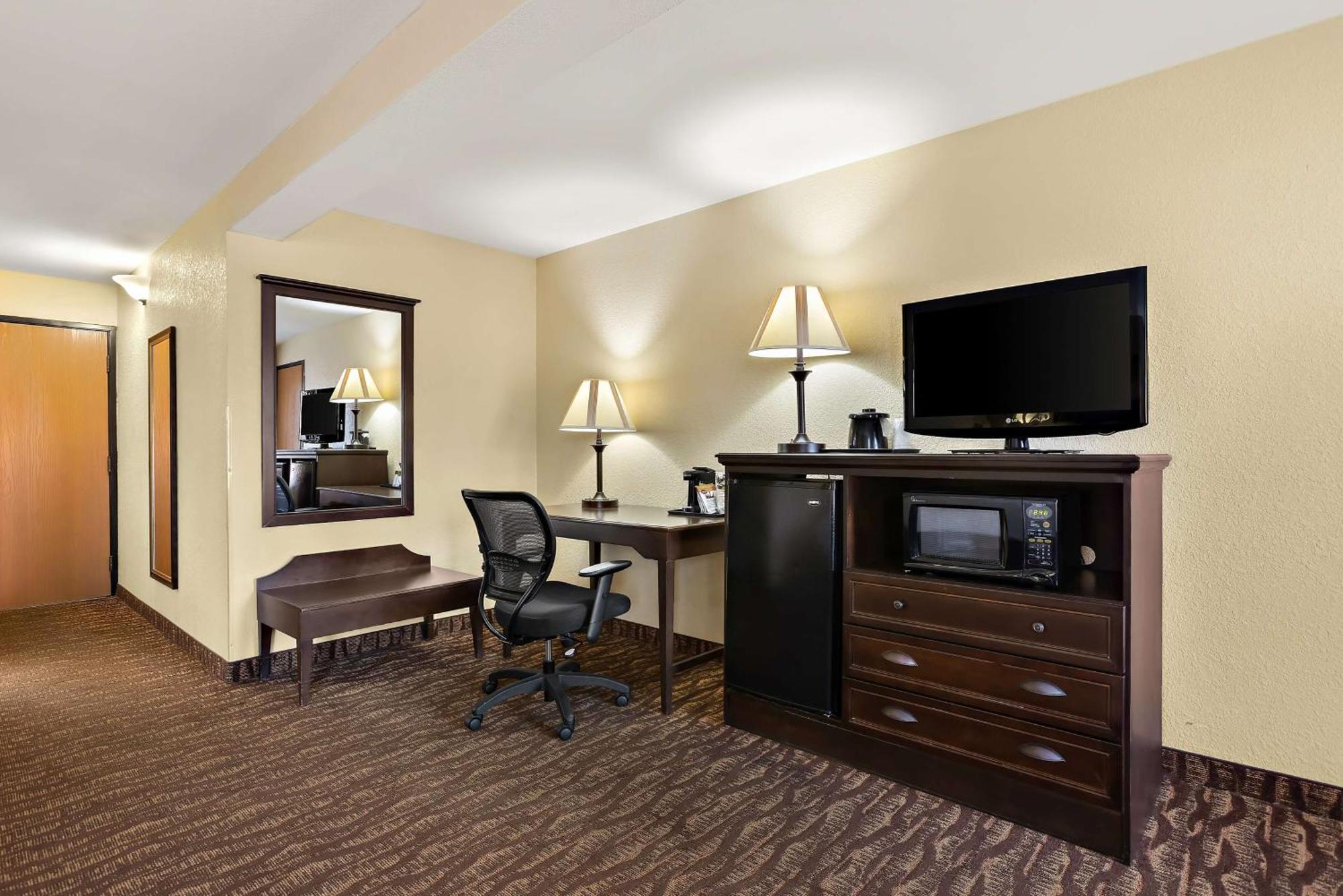 Western Center Pointe Hotel 3*