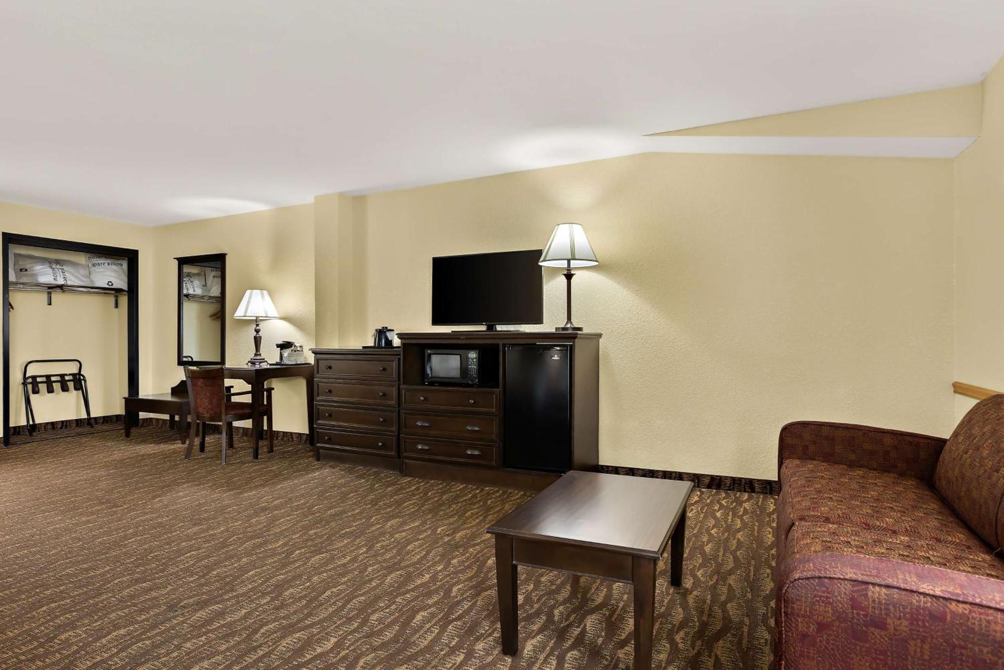 Western Center Pointe 3*