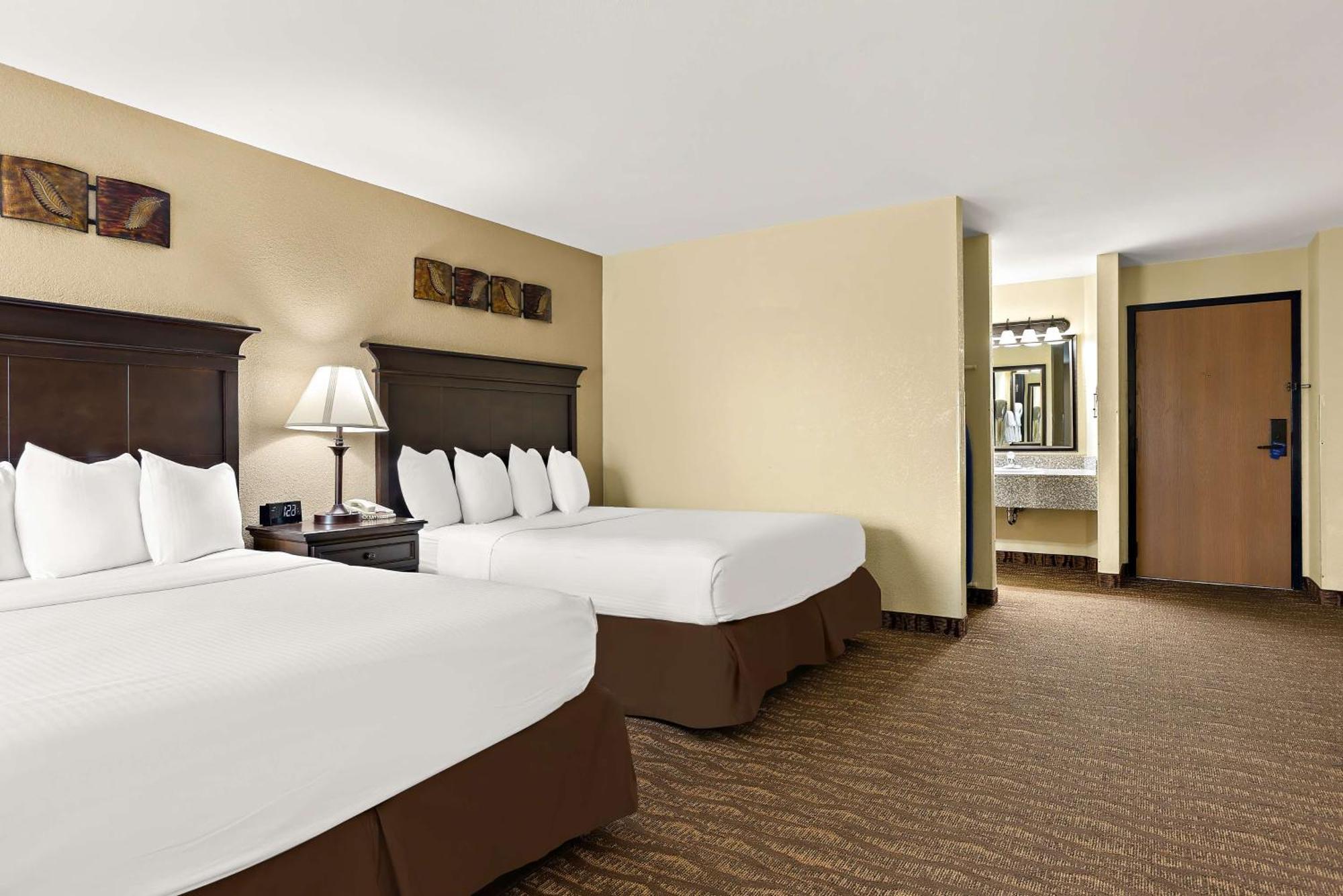 Western Center Pointe Hotel 3*