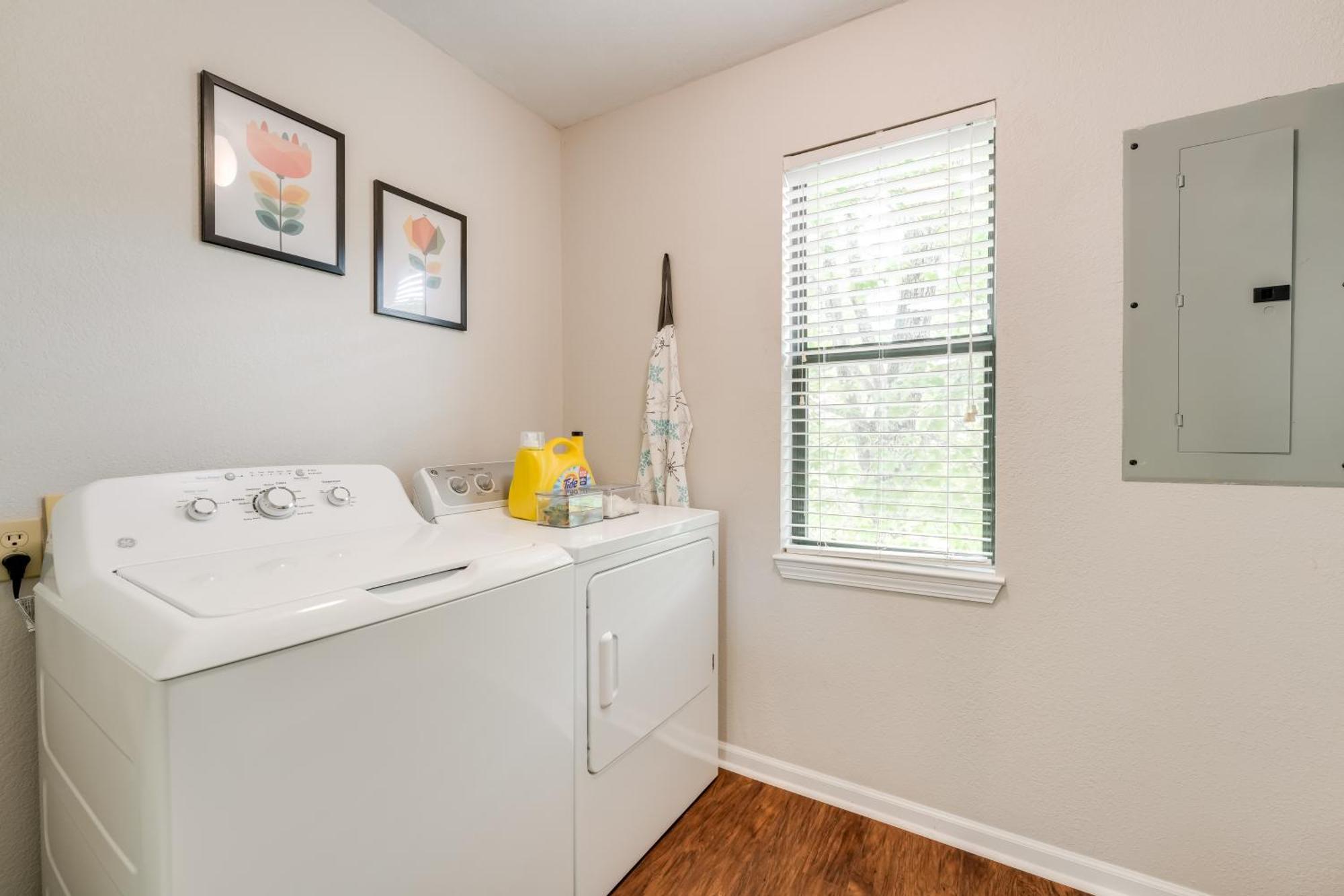 Apartment Family-friendly With Community Pools!