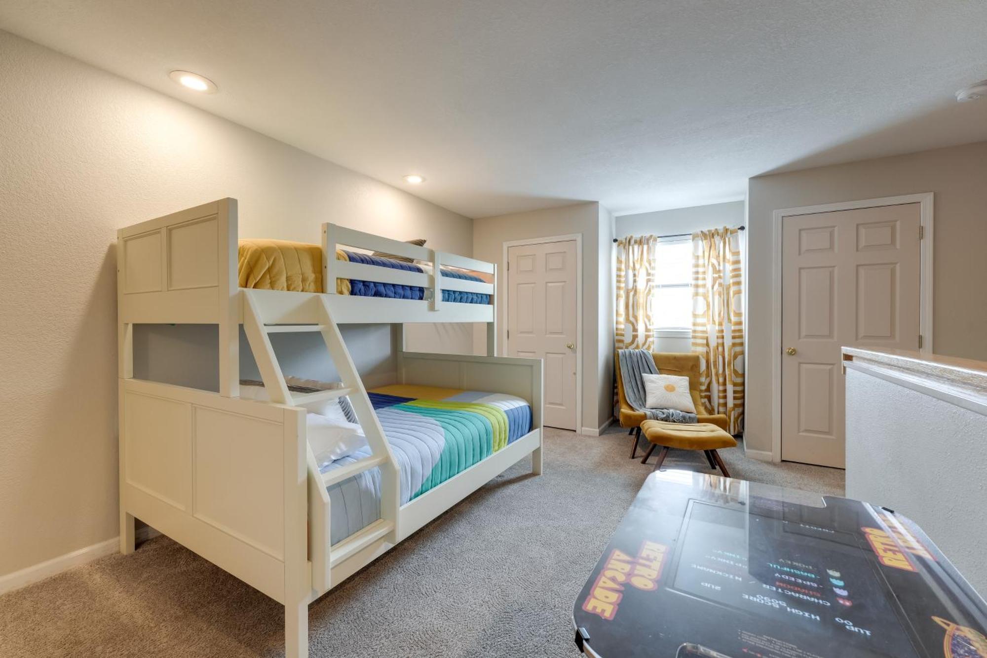 Apartment Family-friendly With Community Pools!