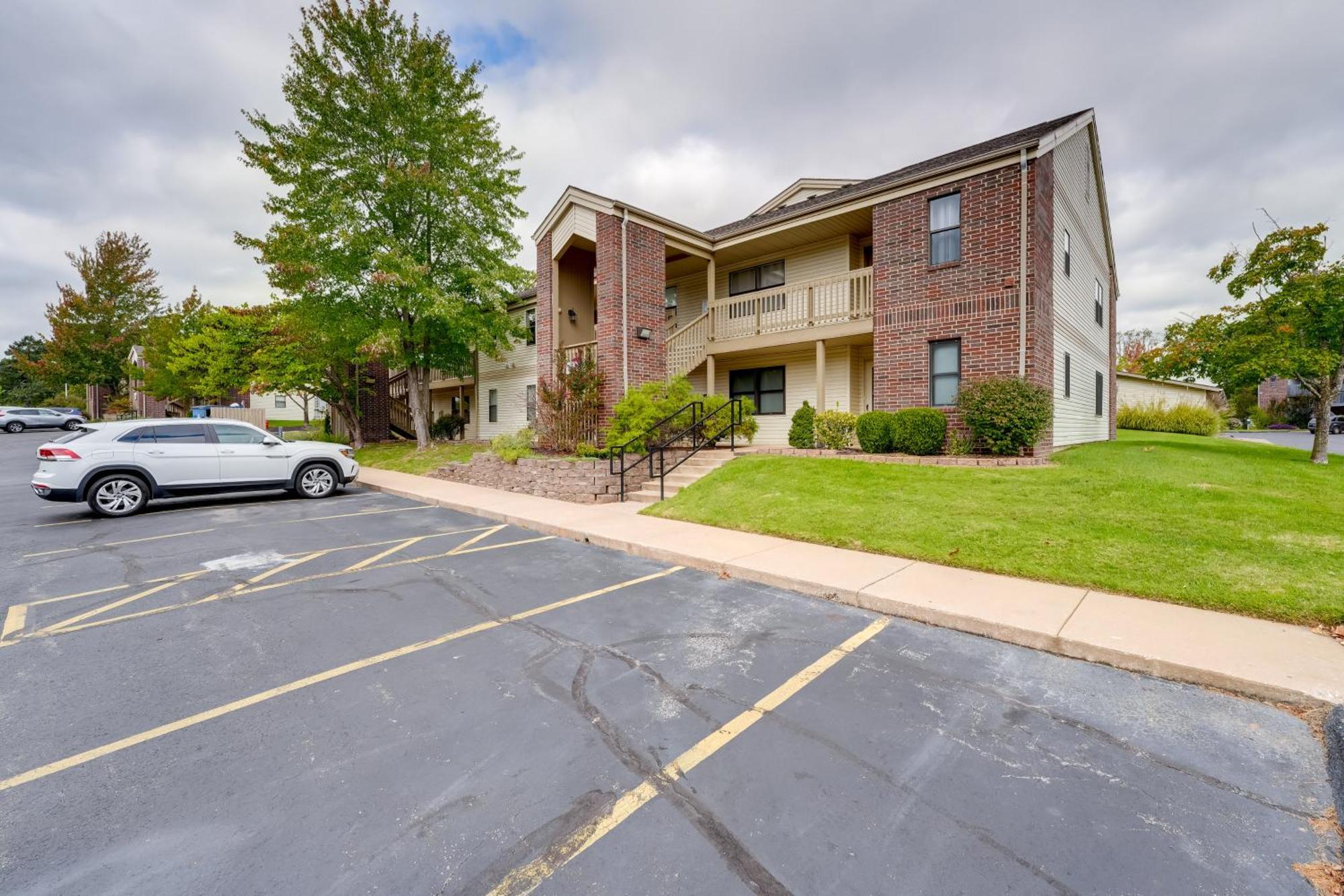 Family-friendly With Community Pools! Apartment