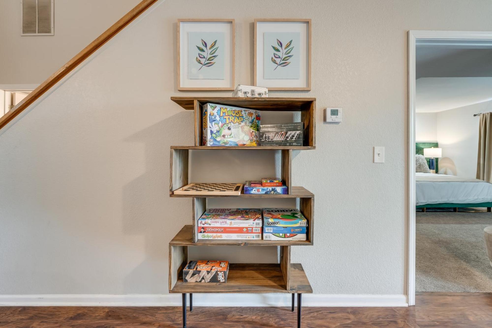 Family-friendly With Community Pools! Apartment
