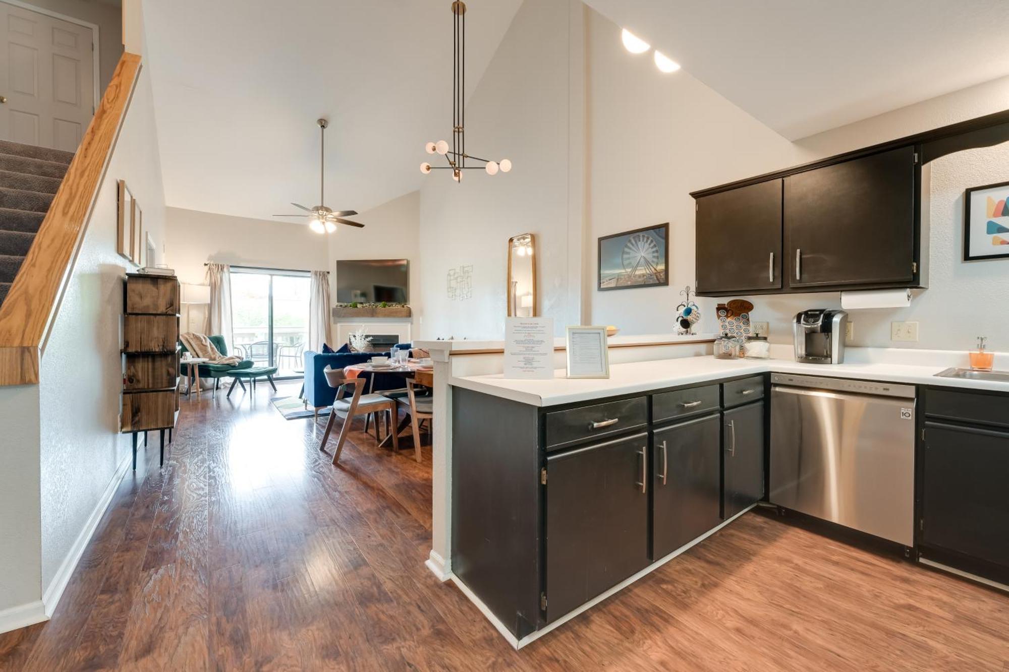 Family-friendly With Community Pools! Apartment Branson