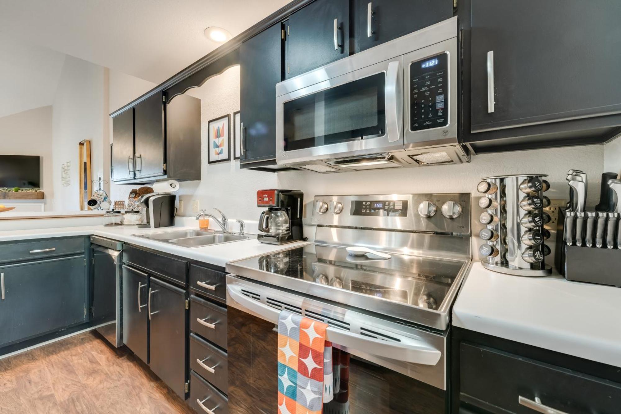 Apartment Family-friendly With Community Pools!