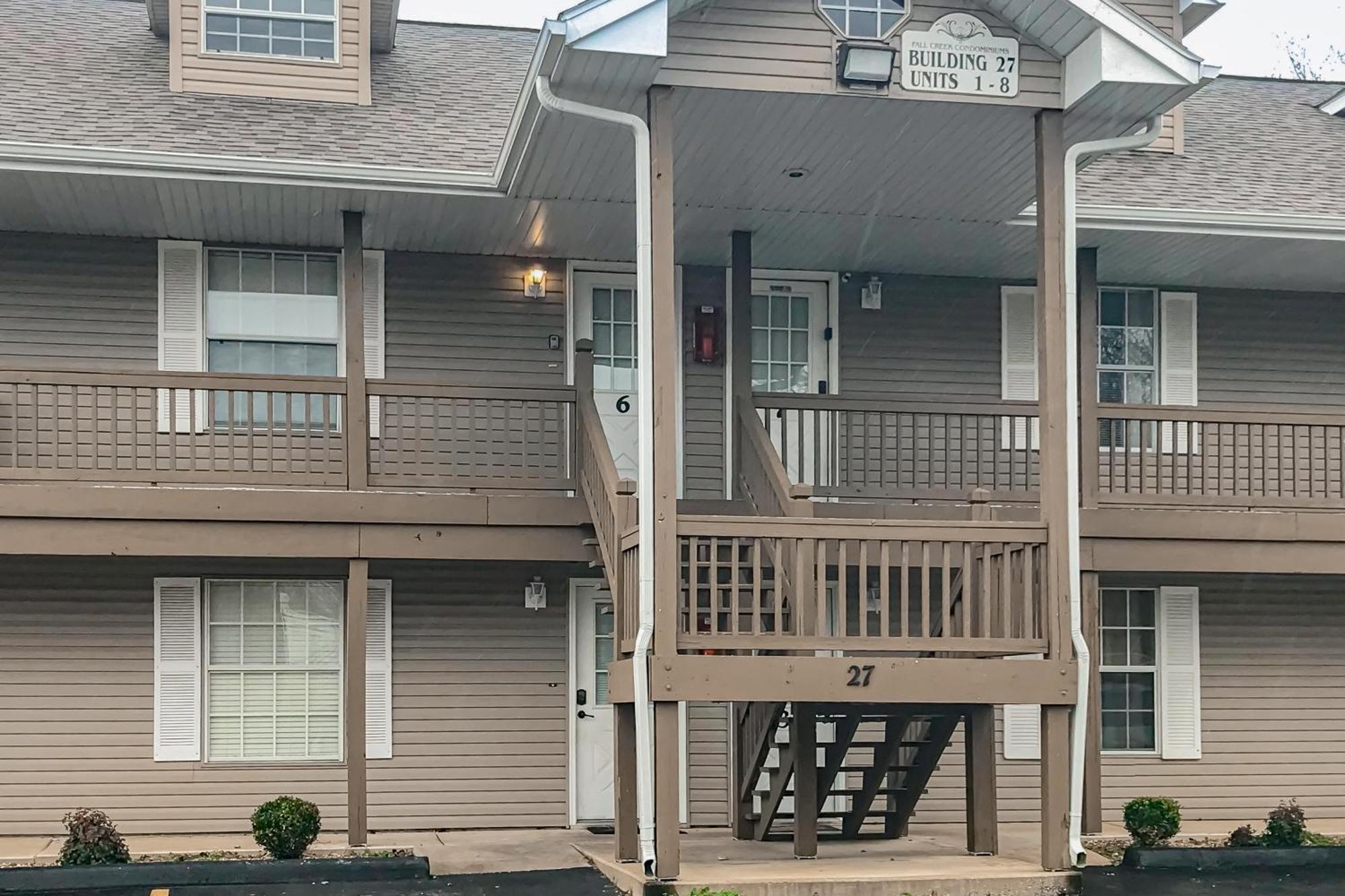 Entertainer's Landing, Unit 3