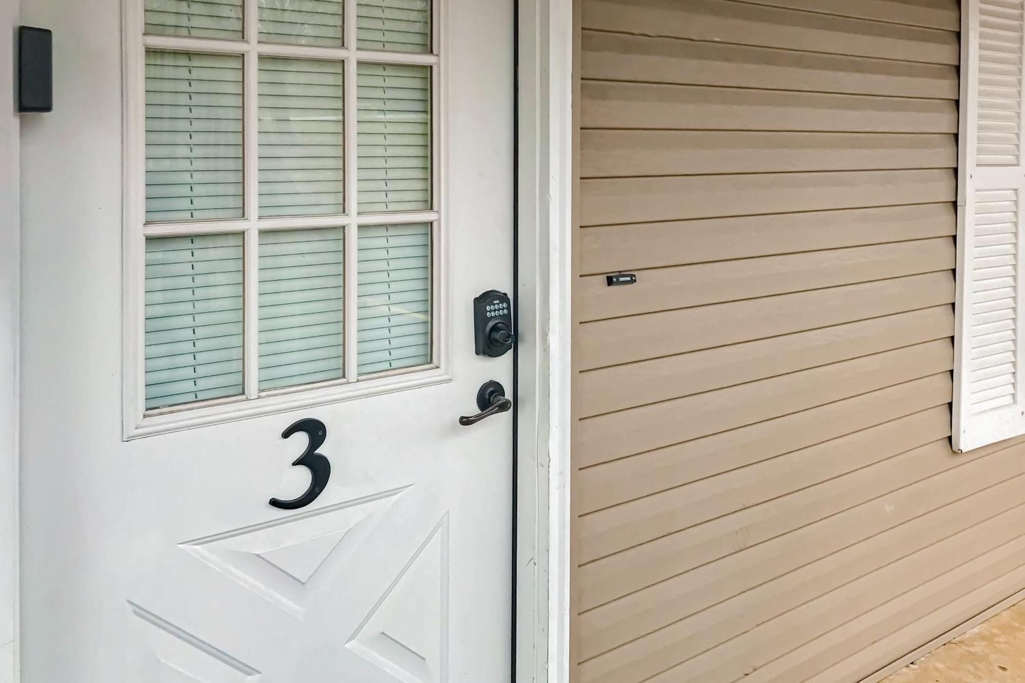 Entertainer's Landing, Unit 3 Apartment *
