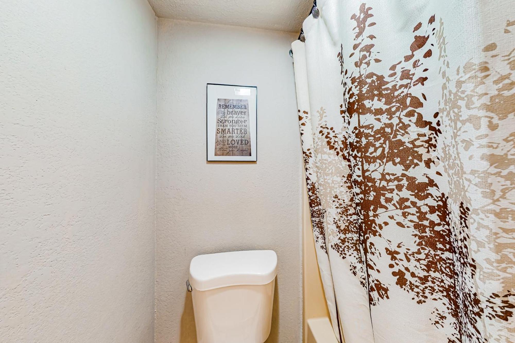 Entertainer's Landing, Unit 3 Apartment