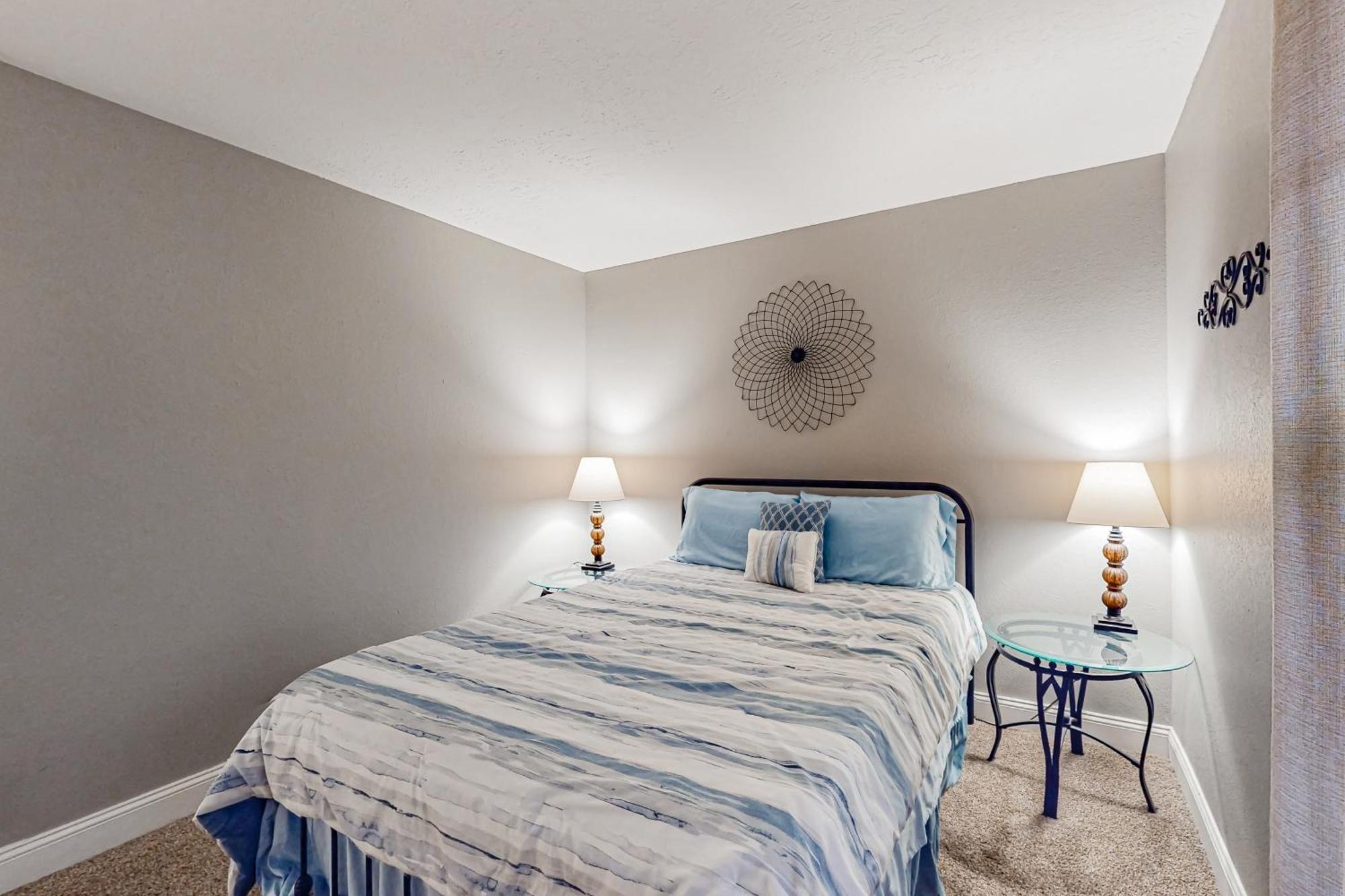 Entertainer's Landing, Unit 3 *