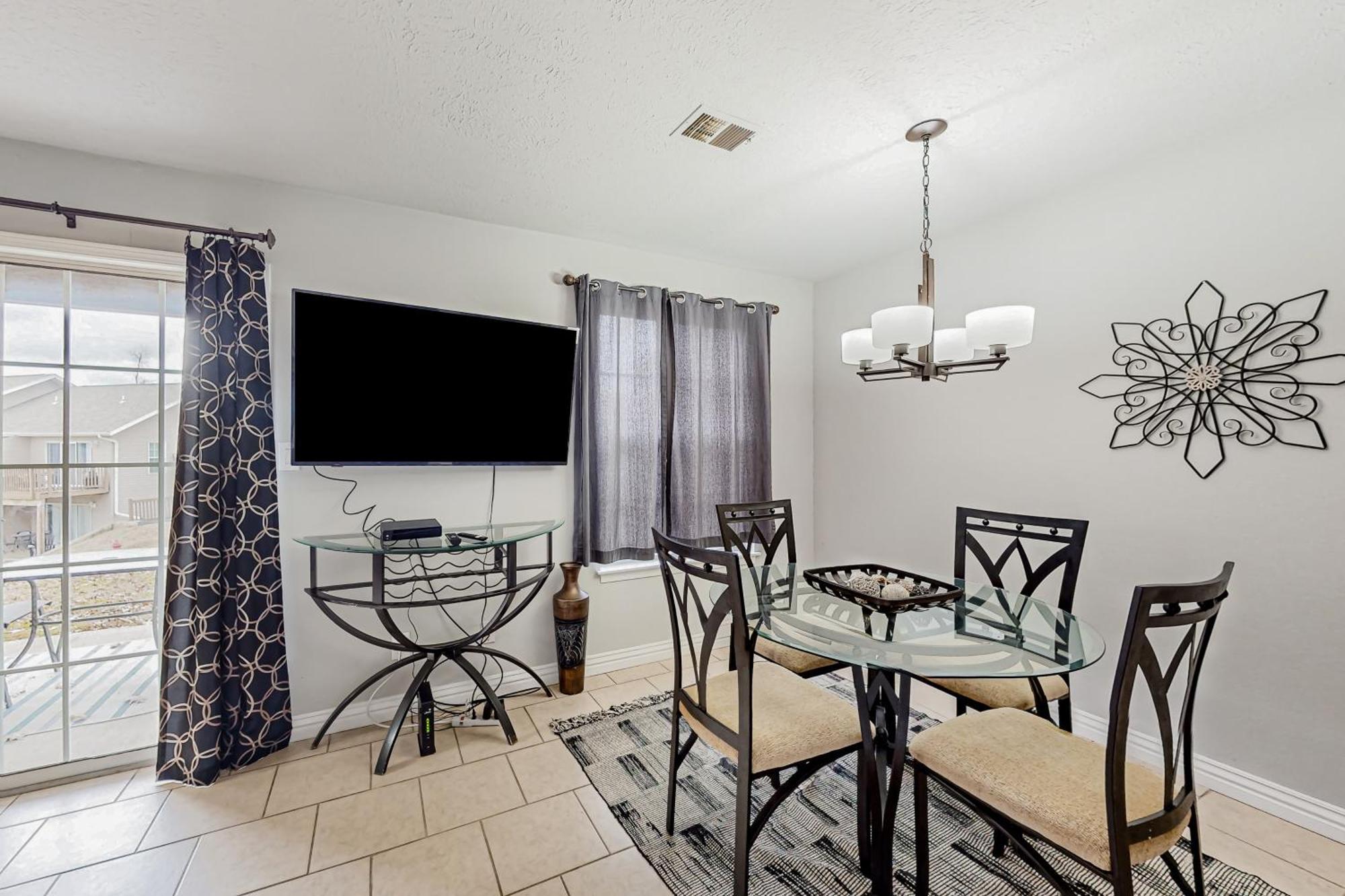 Entertainer's Landing, Unit 3 Branson