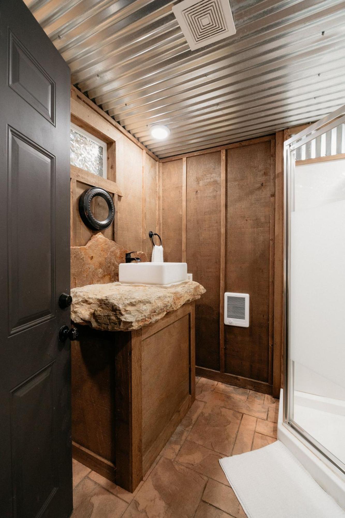 Cozy Unique Glamping On 53 Acres - Bedrock Site * Branson