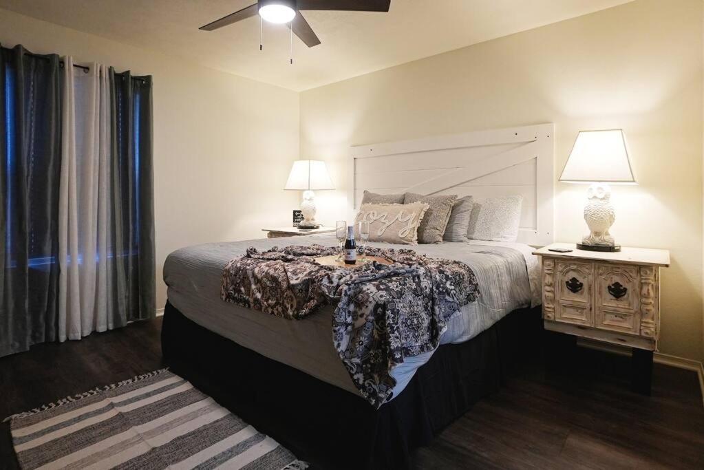 Apartment Ashley's Luxurious Snuggery! *
