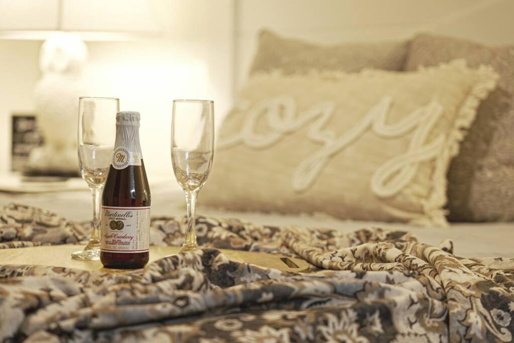 Ashley's Luxurious Snuggery! *