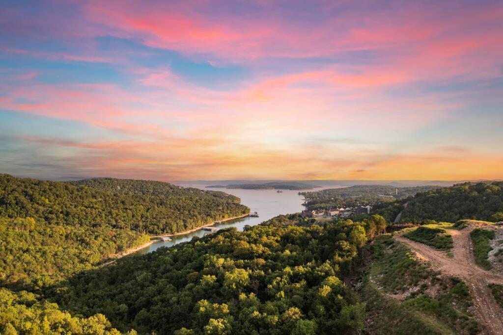 Moonstone Views Sleeps 28 Golfsim Pup Friendly * Branson