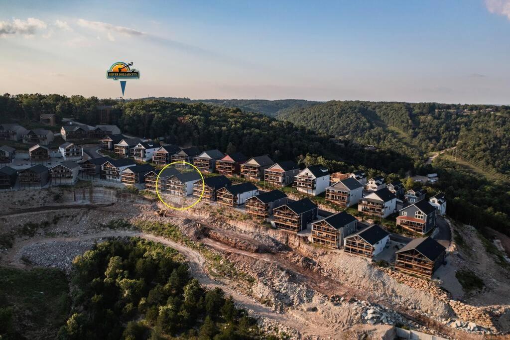 Moonstone Views Sleeps 28 Golfsim Pup Friendly * Branson