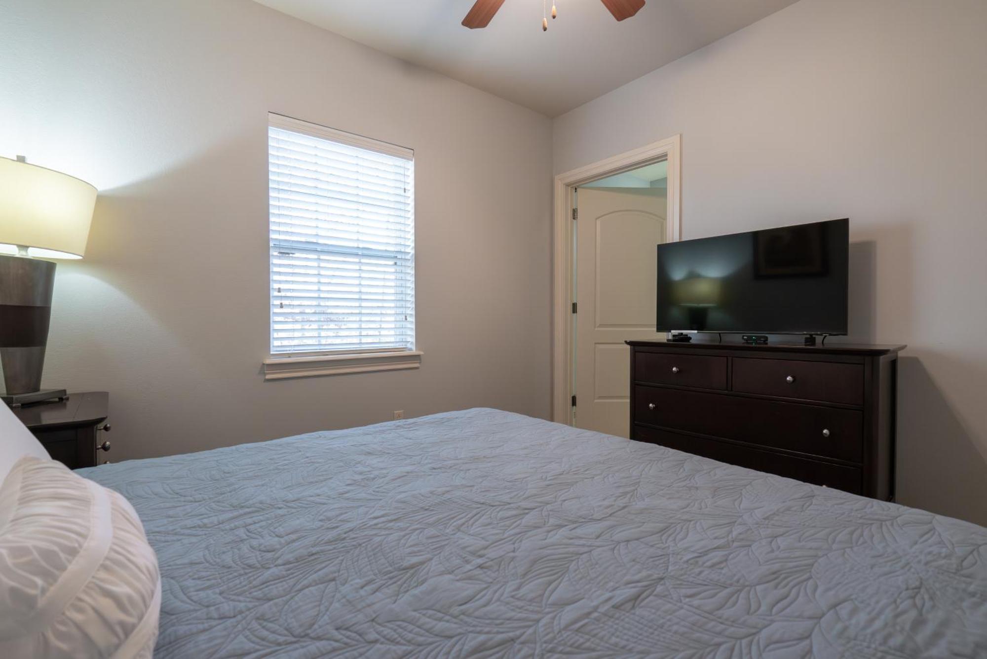 4bd Walk-in - Large Deck - Golf Course - Pool - Free Attraction Tickets Included - V120