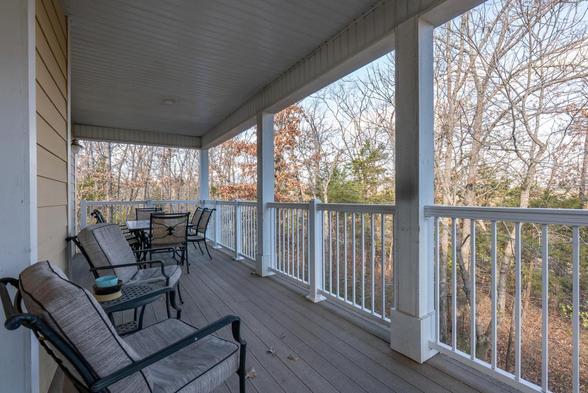 4bd Walk-in - Large Deck - Golf Course - Pool - Free Attraction Tickets Included - V120 Holiday home *