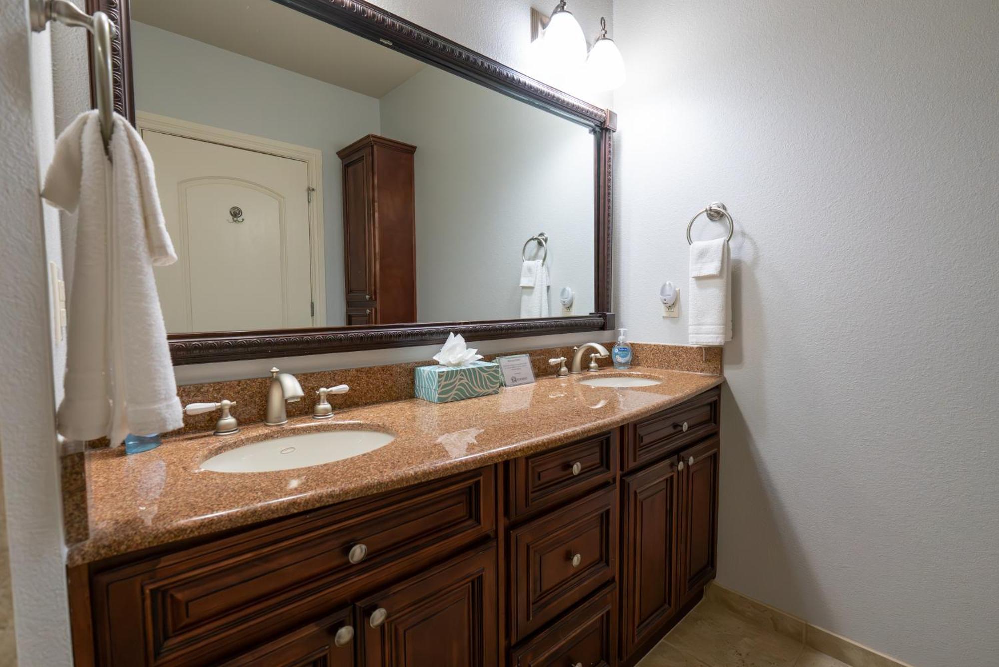 4bd Walk-in - Large Deck - Golf Course - Pool - Free Attraction Tickets Included - V120 Branson