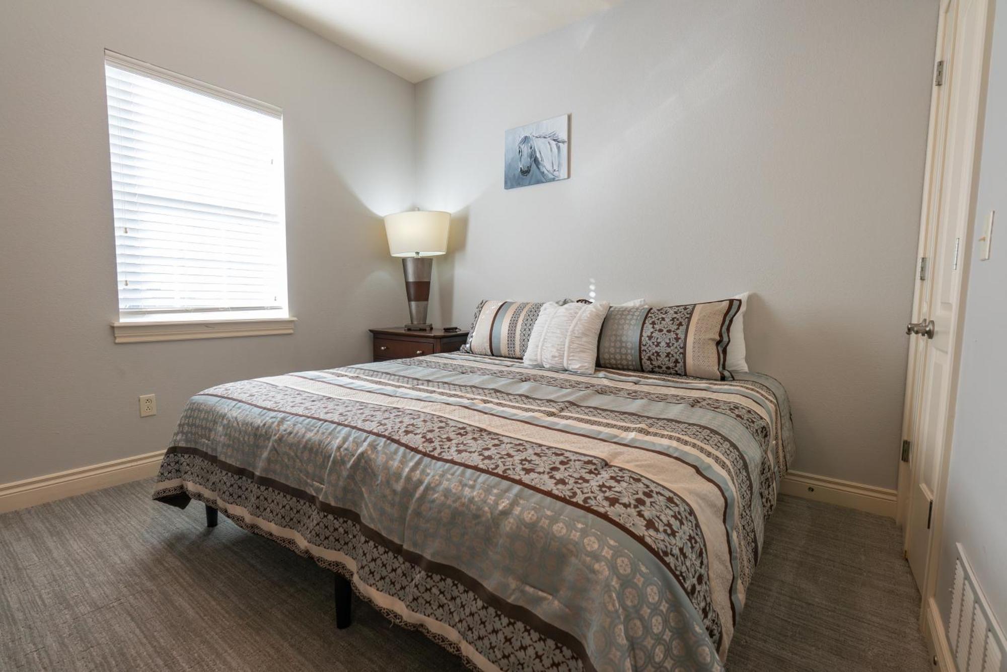 4bd Walk-in - Large Deck - Golf Course - Pool - Free Attraction Tickets Included - V120