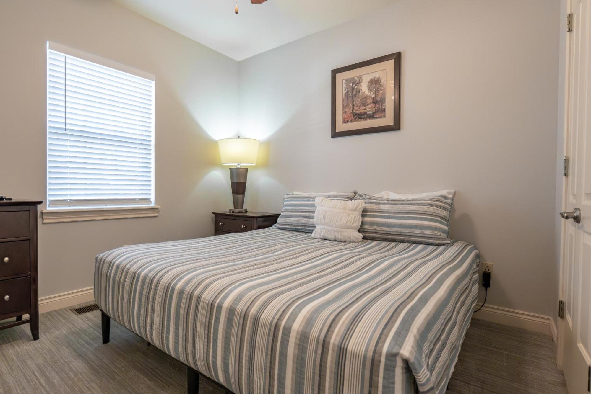 Holiday home 4bd Walk-in - Large Deck - Golf Course - Pool - Free Attraction Tickets Included - V120 Branson