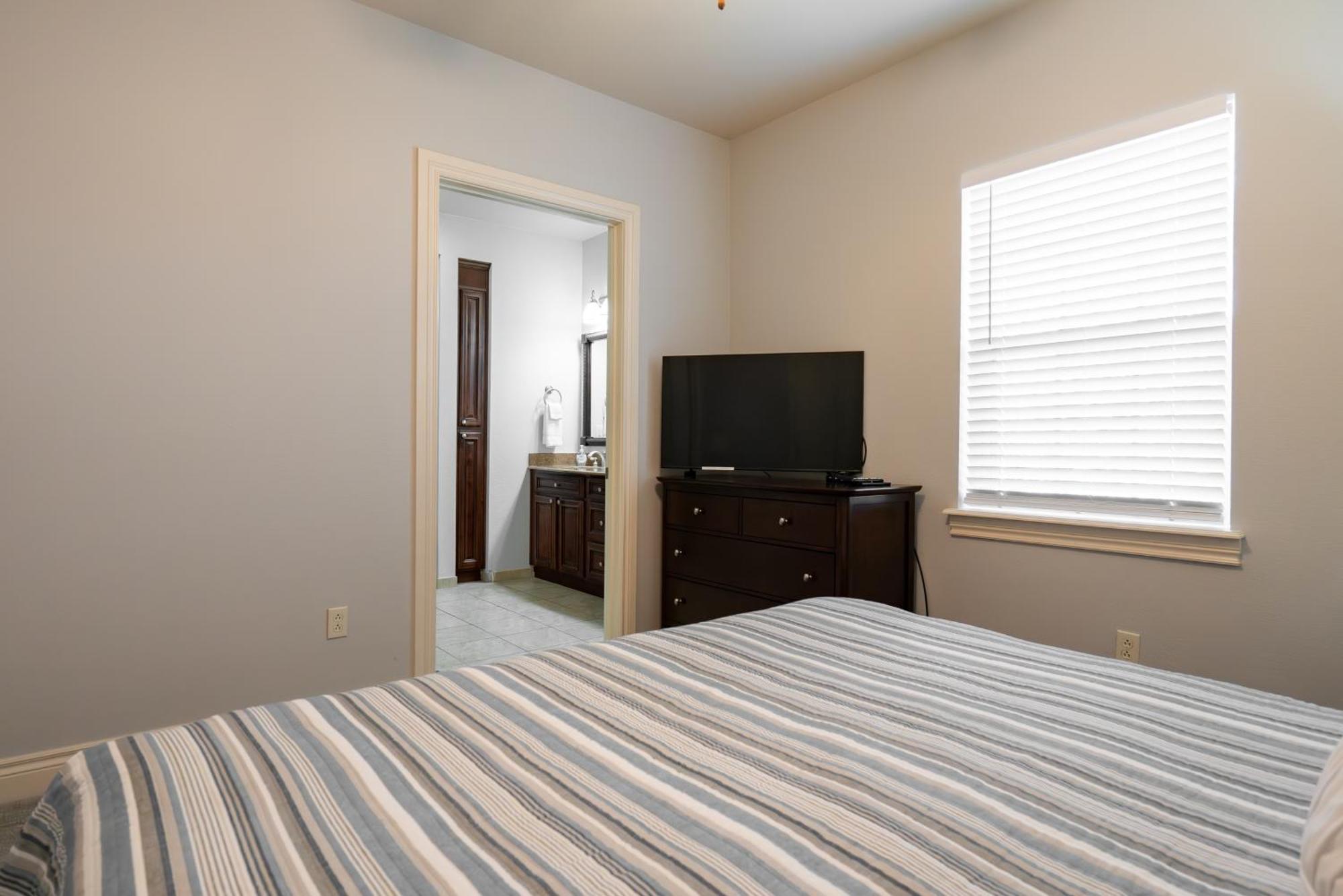 4bd Walk-in - Large Deck - Golf Course - Pool - Free Attraction Tickets Included - V120 Holiday home Branson
